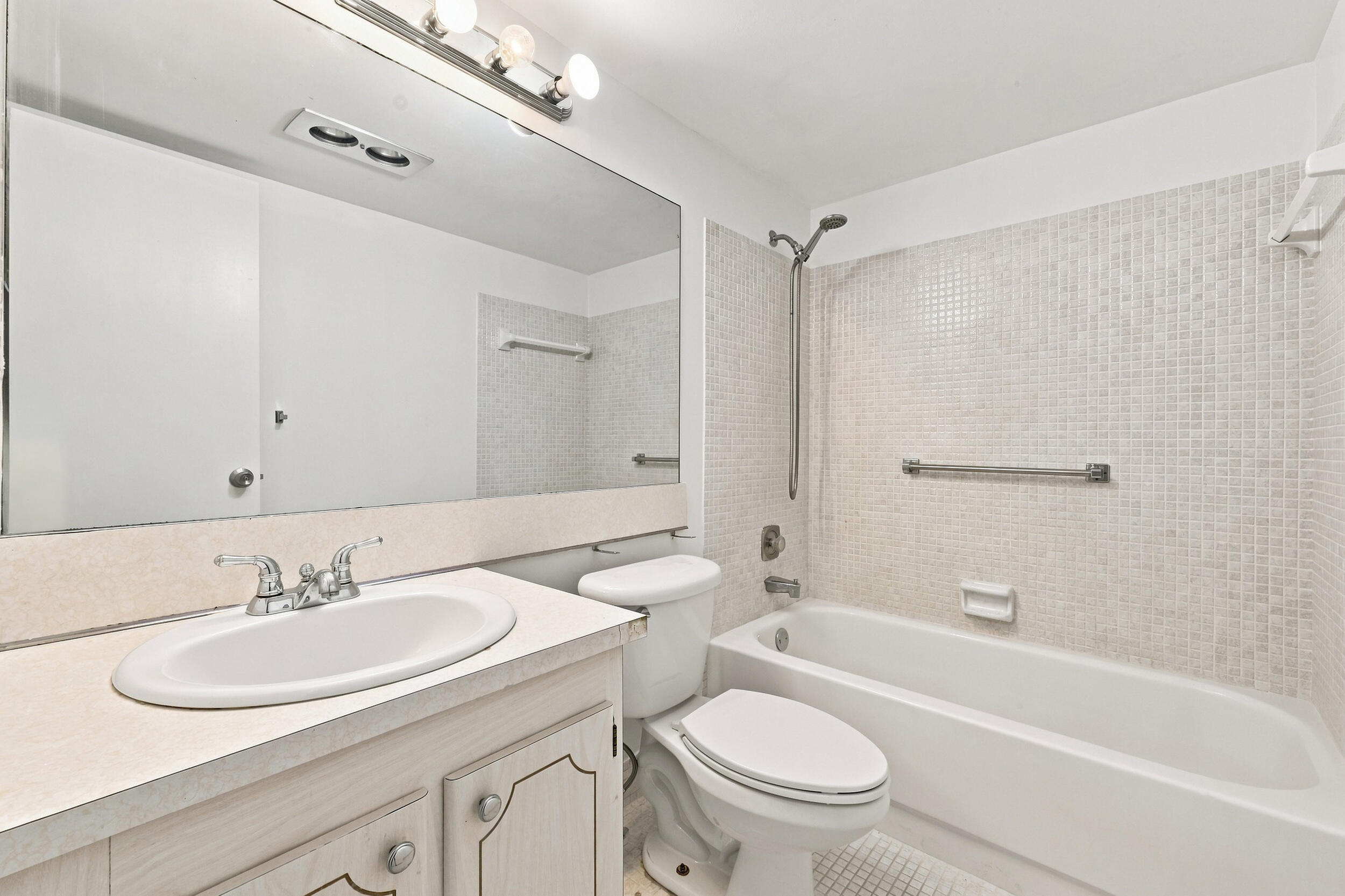 310 Oakridge R Court 310 Property Photo 14