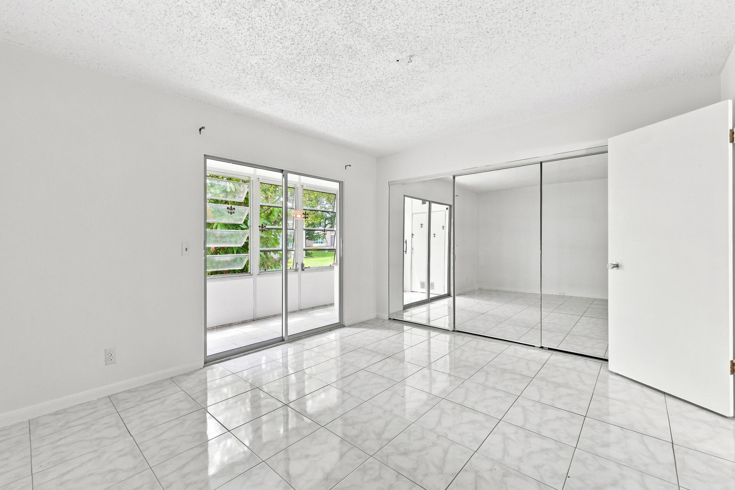 310 Oakridge R Court 310 Property Photo 18