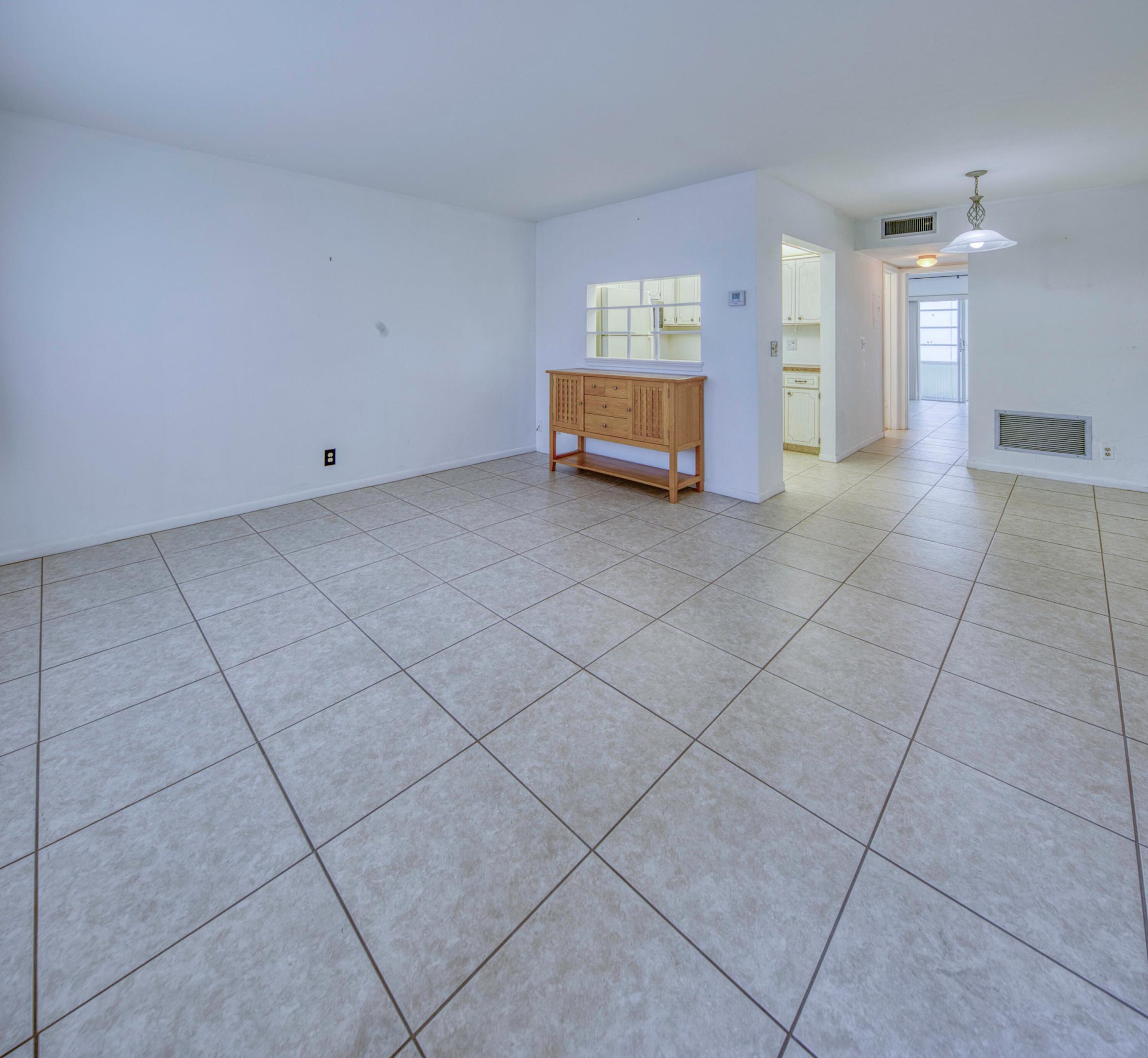 3240 Lake Osborne Drive 109 Property Photo 2