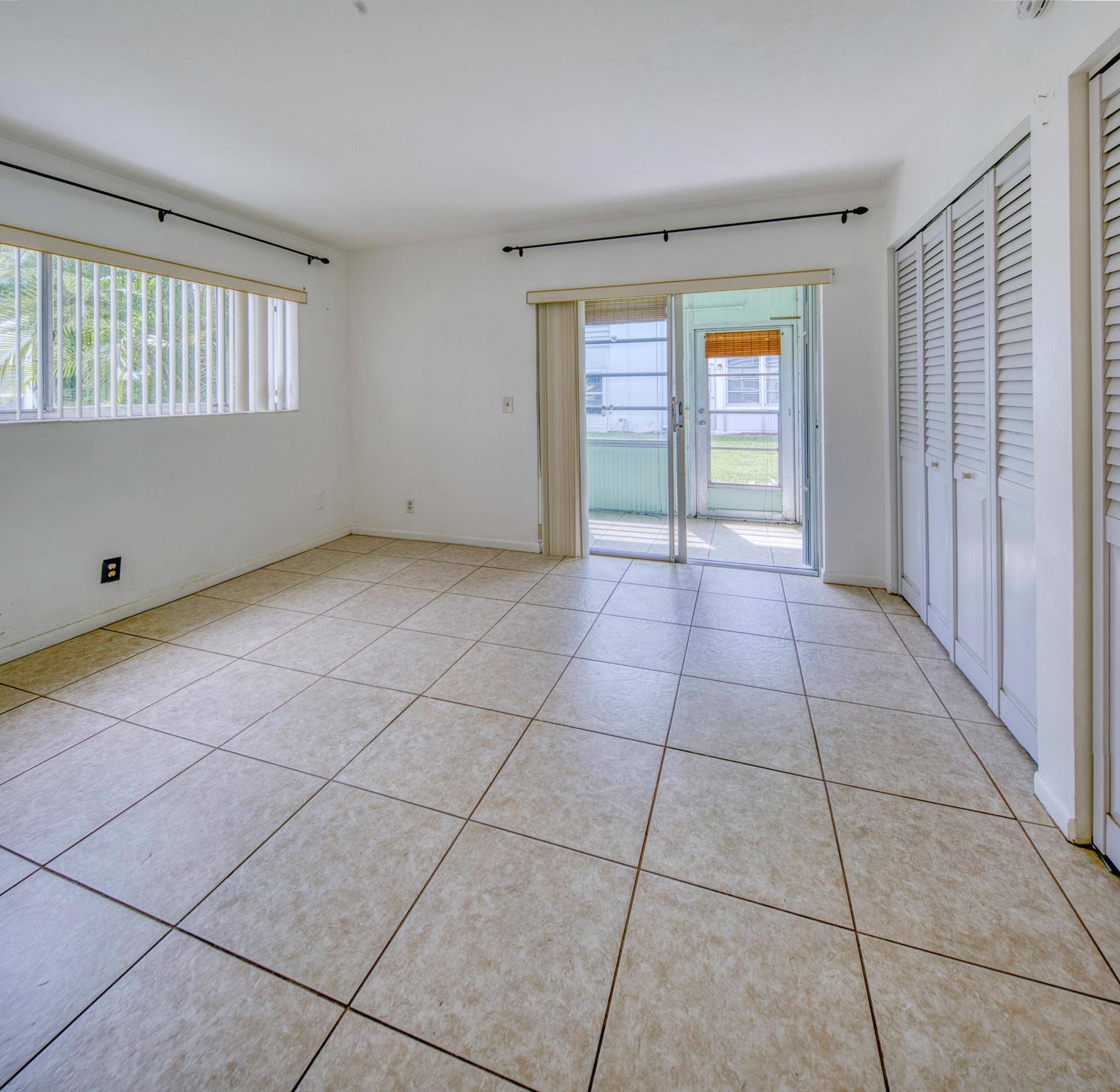 3240 Lake Osborne Drive 109 Property Photo 4