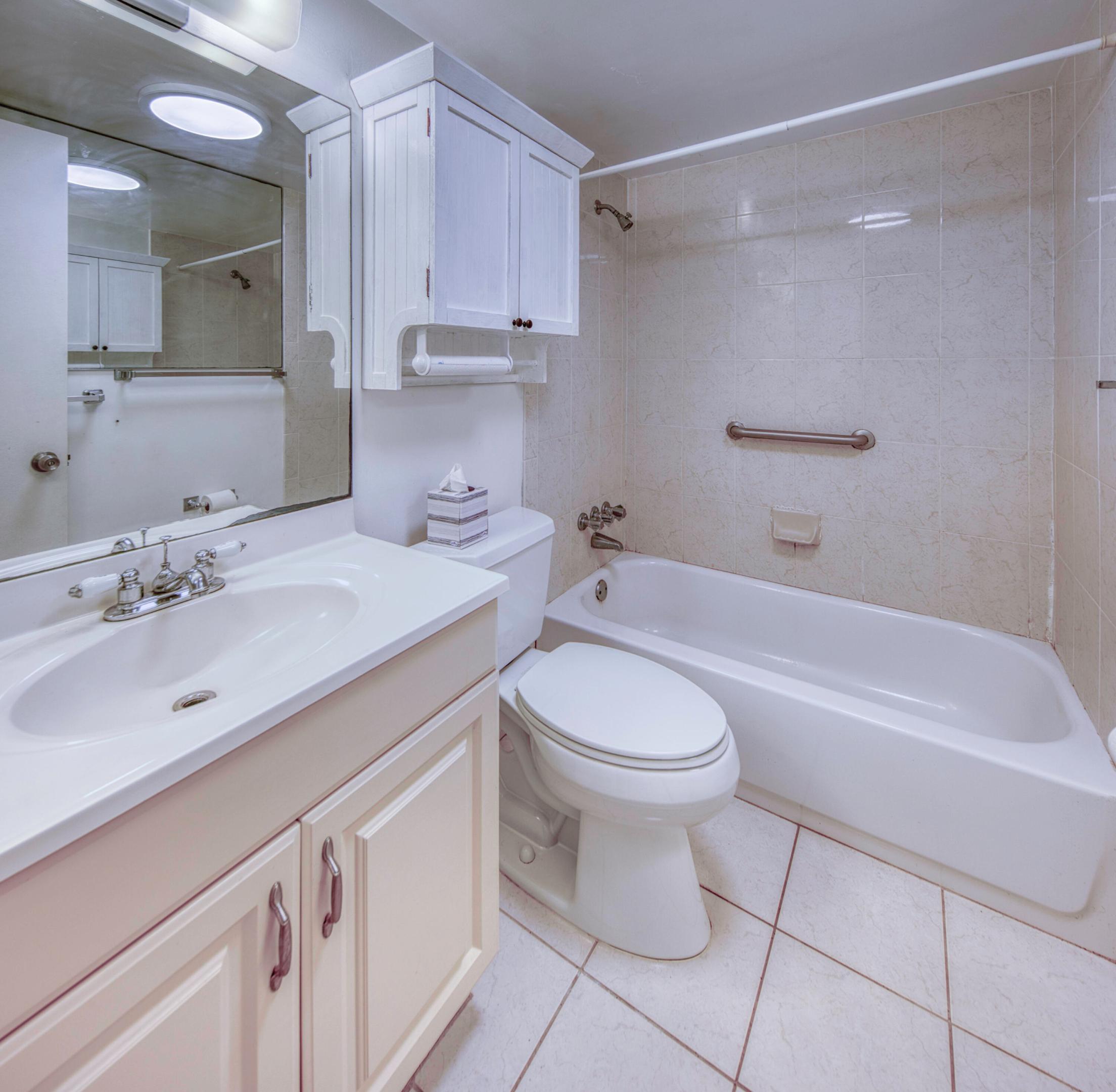 3240 Lake Osborne Drive 109 Property Photo 5