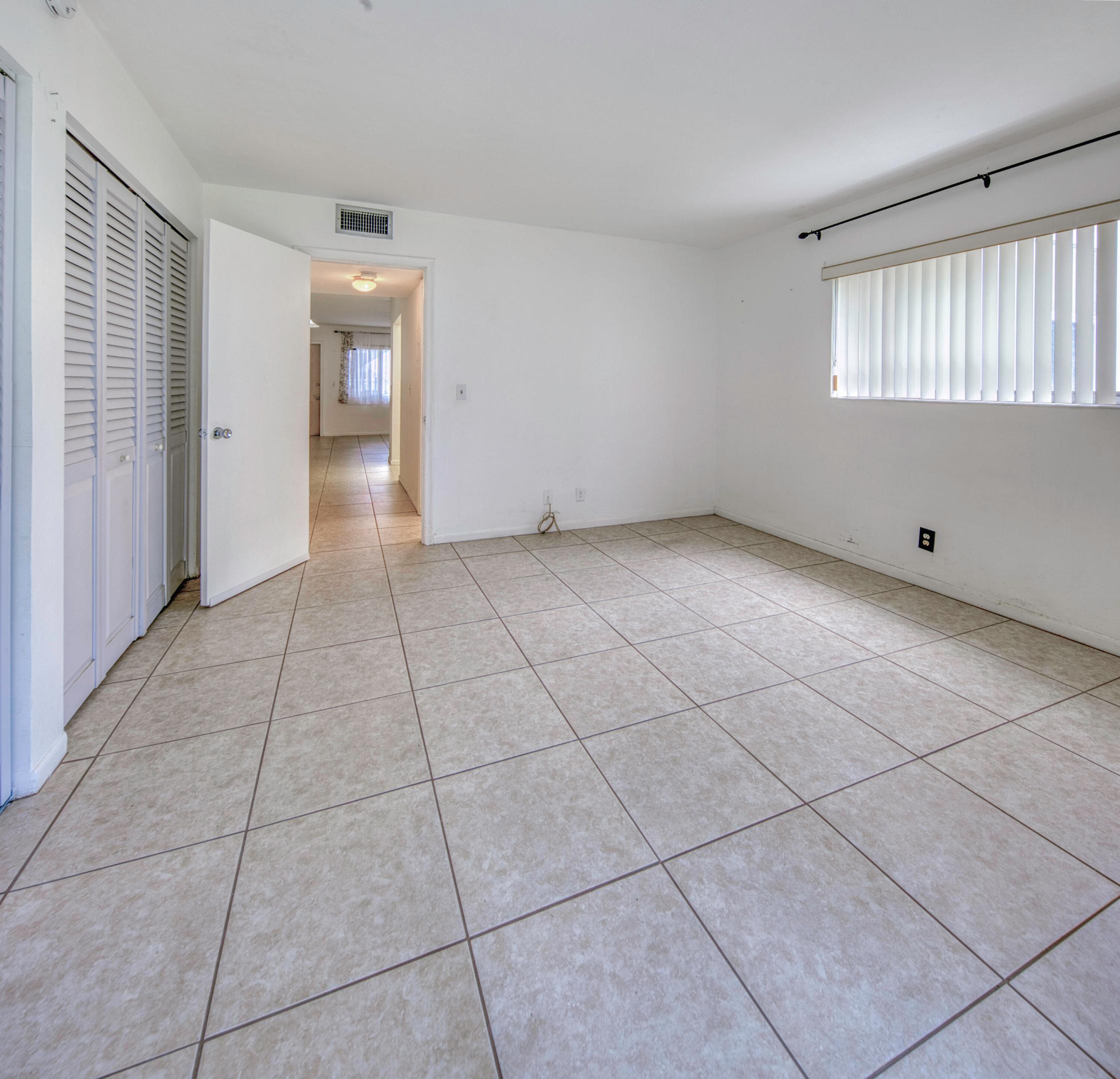 3240 Lake Osborne Drive 109 Property Photo 14