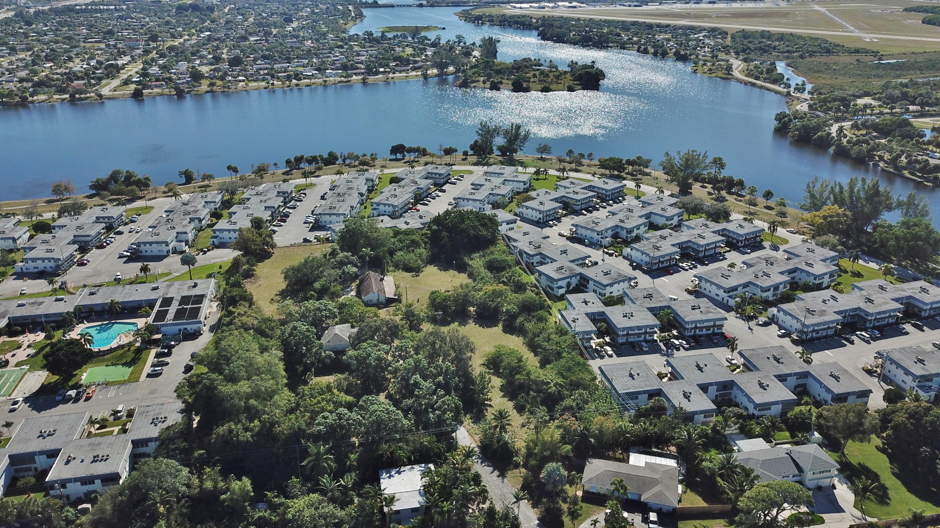 3240 Lake Osborne Drive 109 Property Photo 16