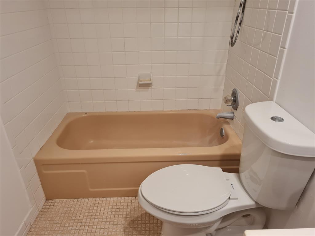 300 Golden Isles Drive 104 Property Photo 8