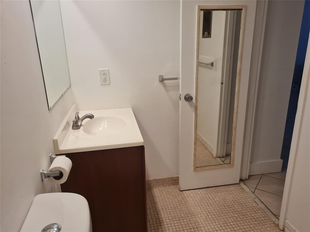 300 Golden Isles Drive 104 Property Photo 10