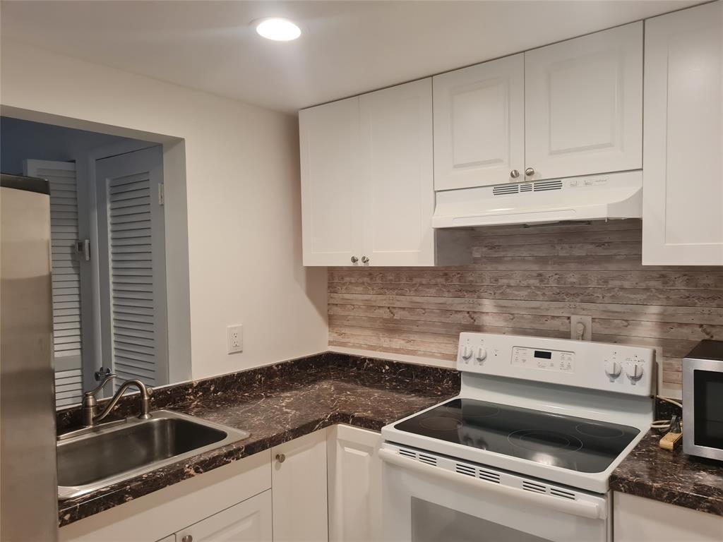 300 Golden Isles Drive 104 Property Photo 13