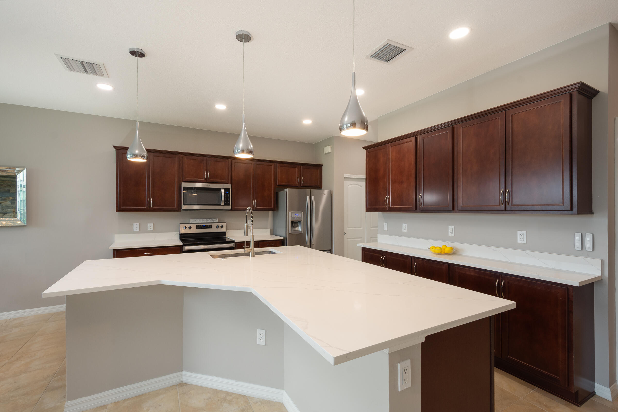 4486 Appleton Circle W Property Photo 3