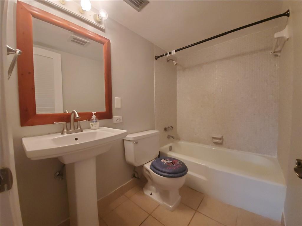 4500 N Federal Highway 356g Property Photo 10