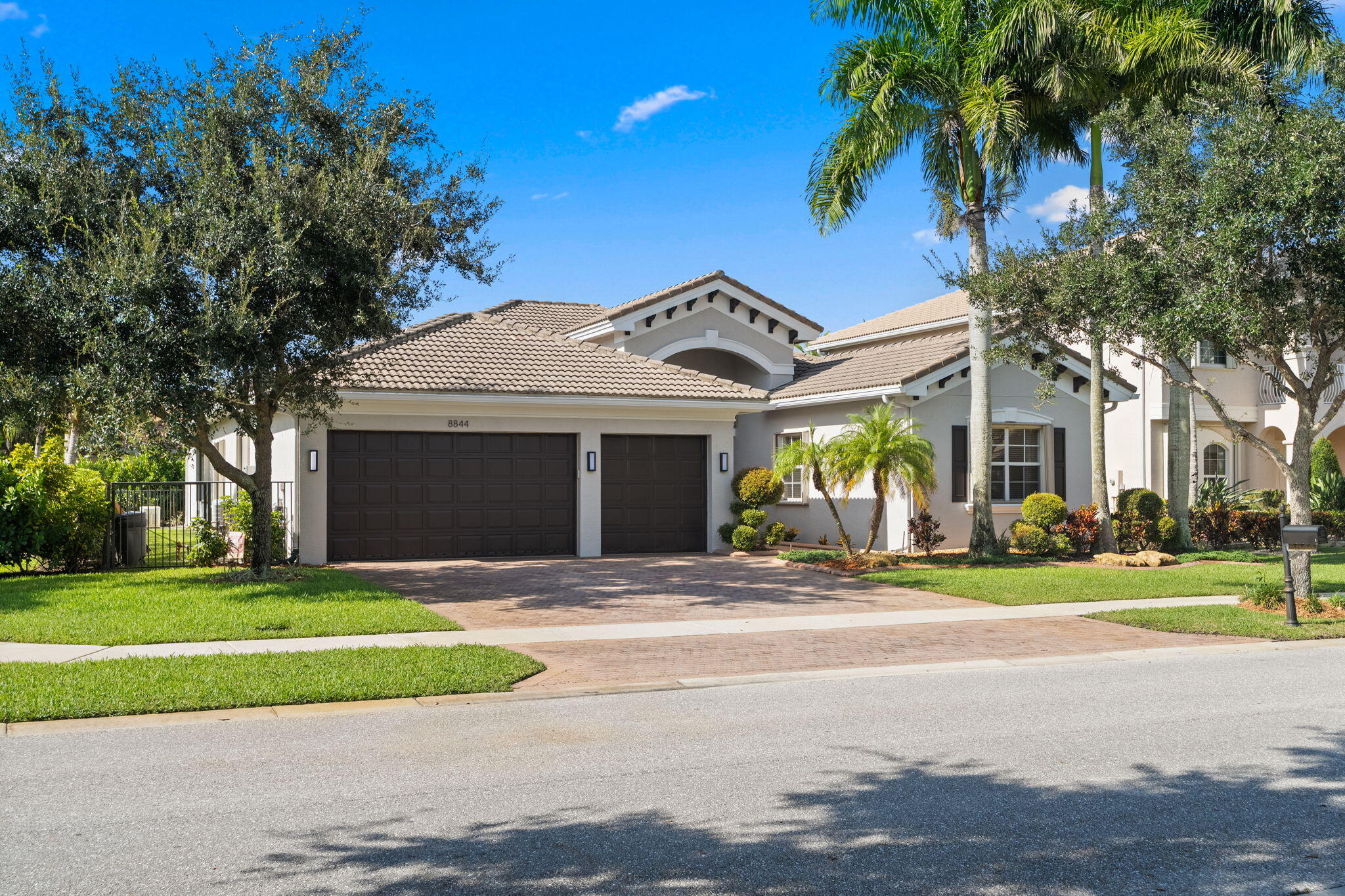 8844 Starhaven Cove Property Photo 1