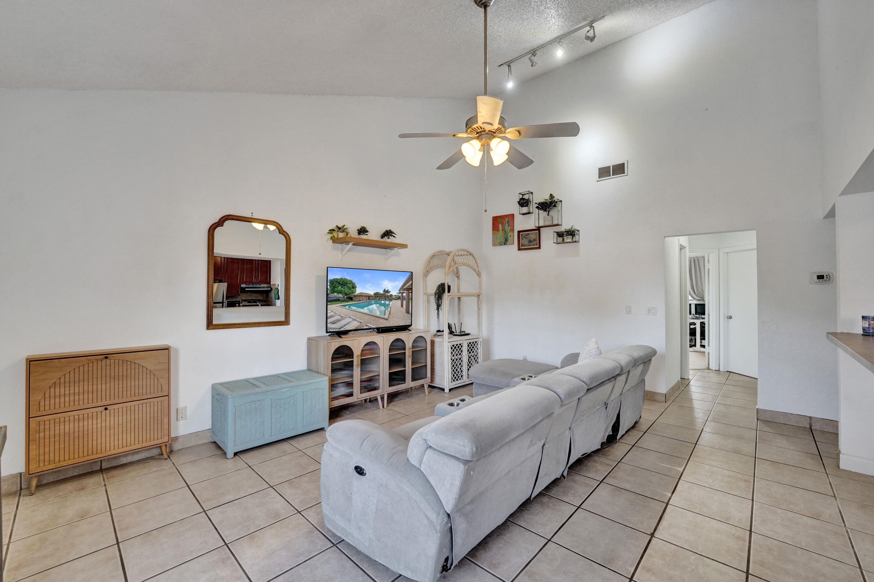B26062610 Property Photo 9