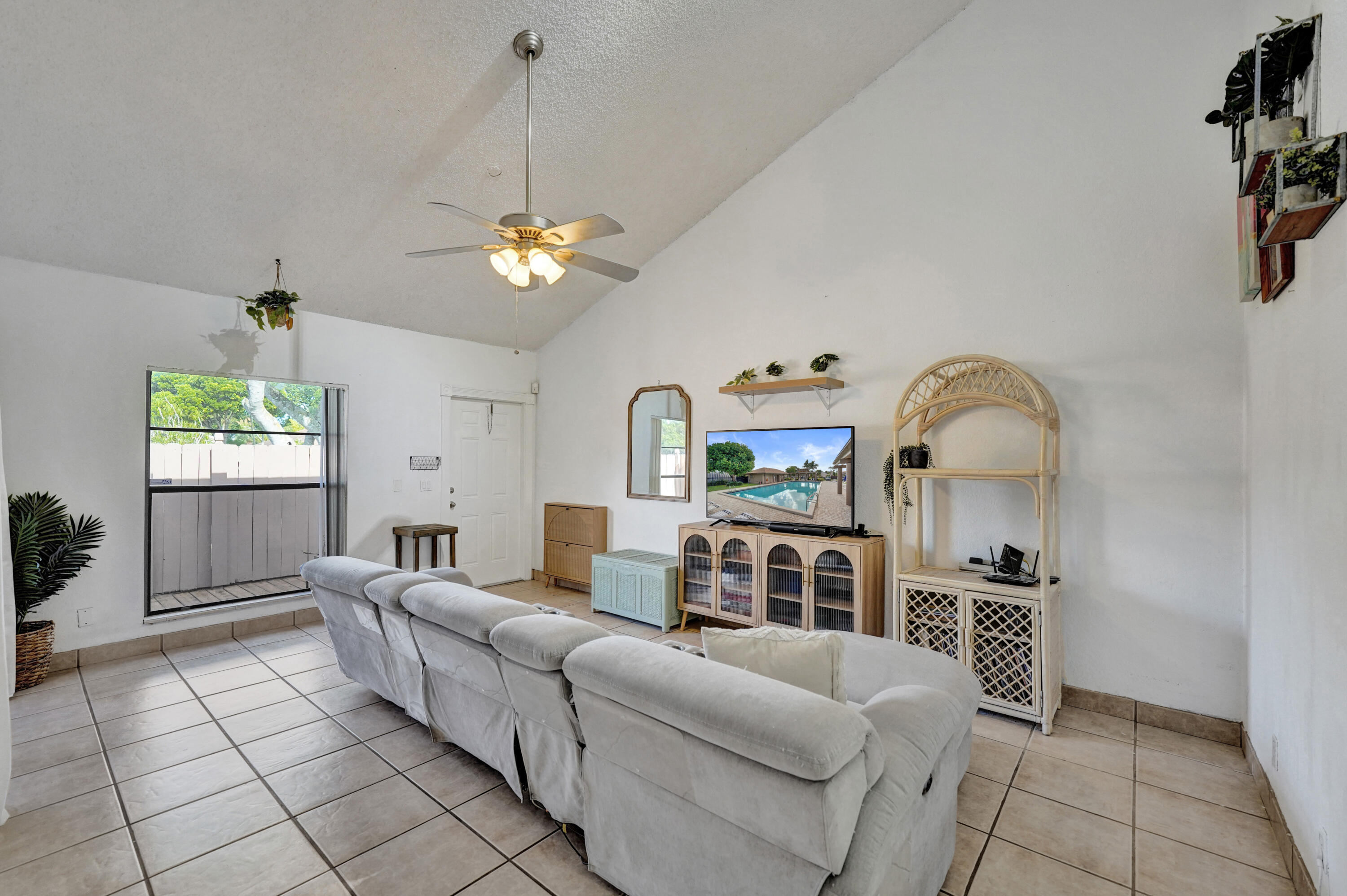 B26062610 Property Photo 10
