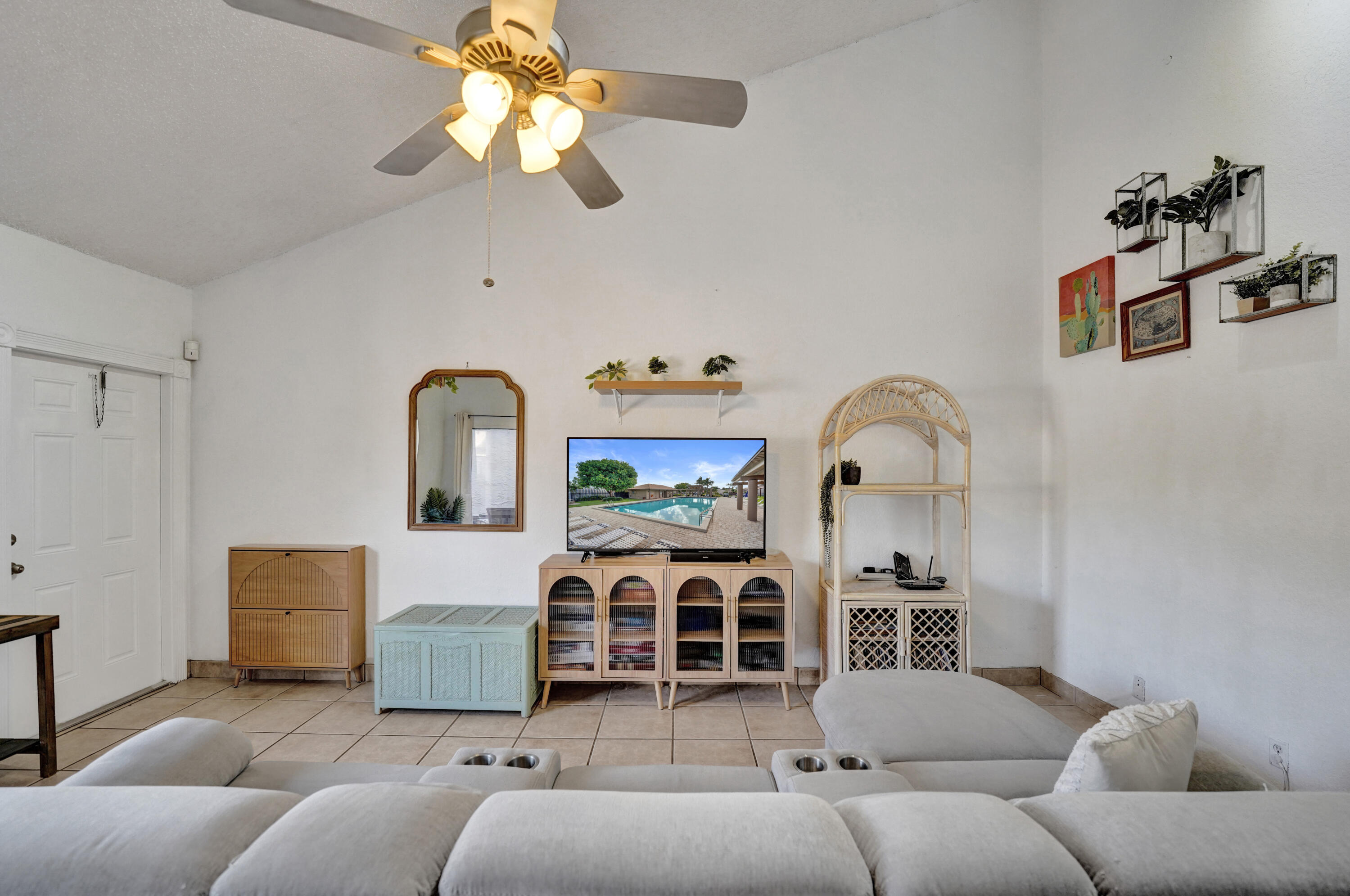 B26062610 Property Photo 45