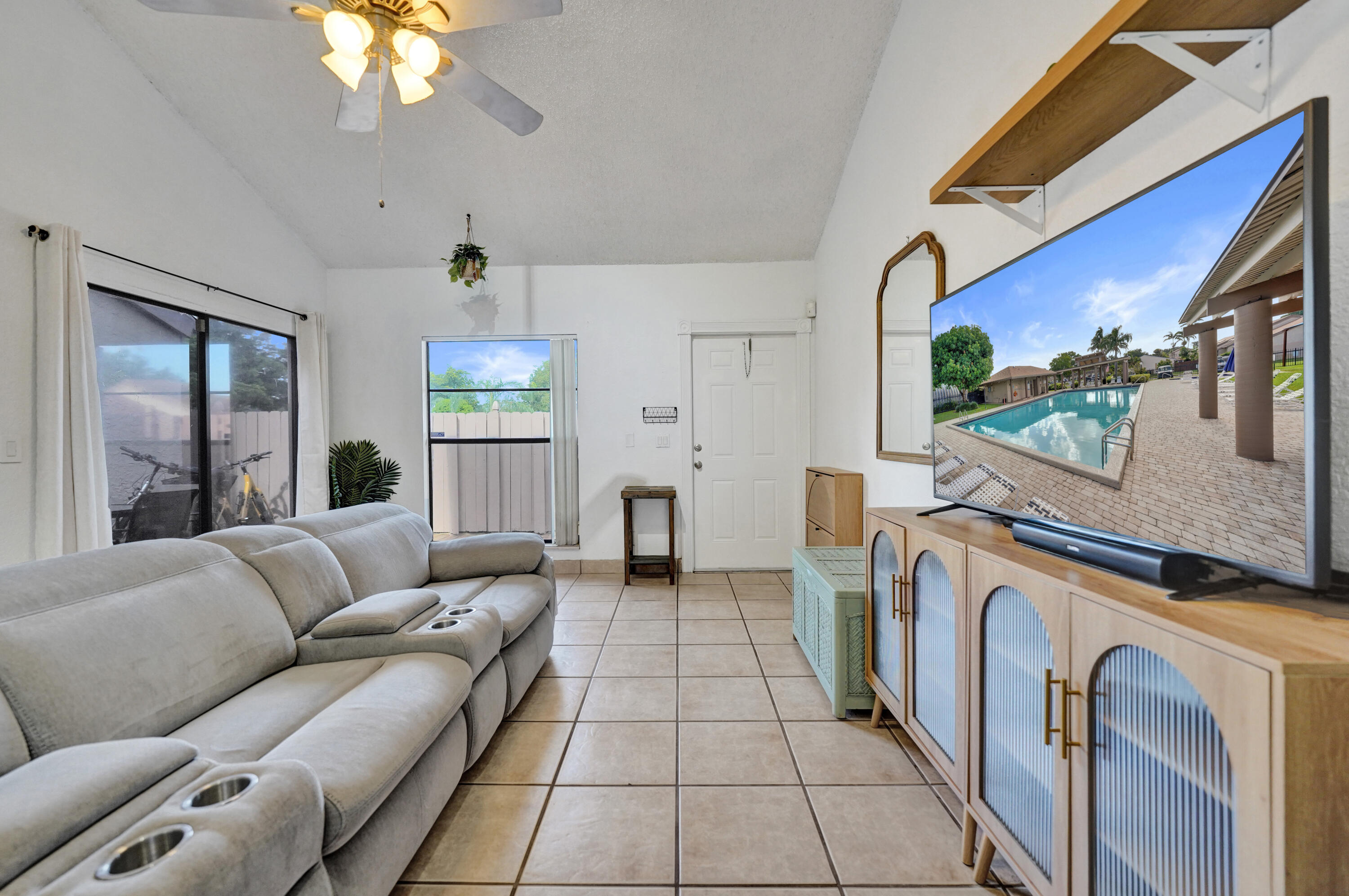 B26062610 Property Photo 48