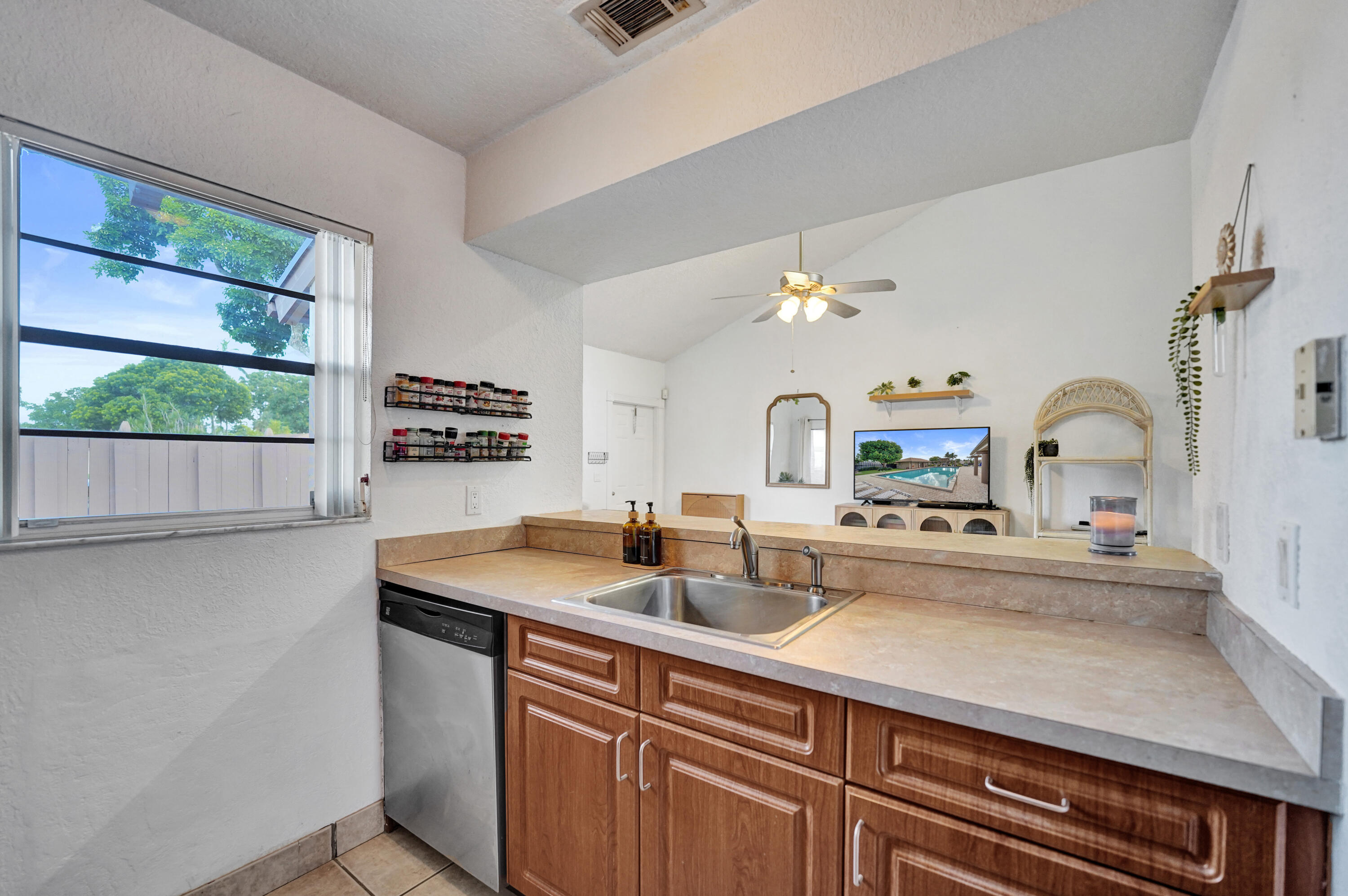 B26062610 Property Photo 50