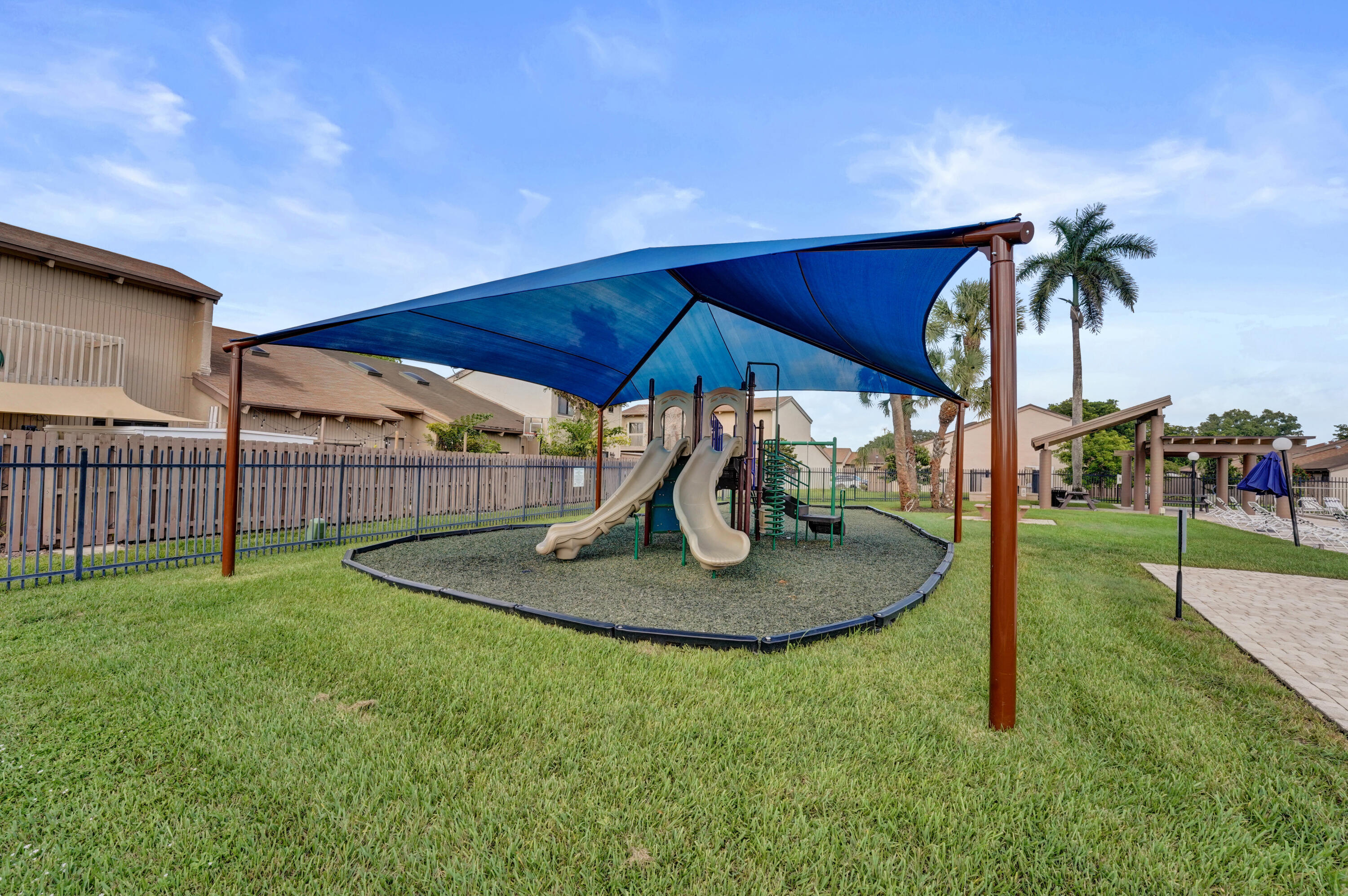 B26062610 Property Photo 64