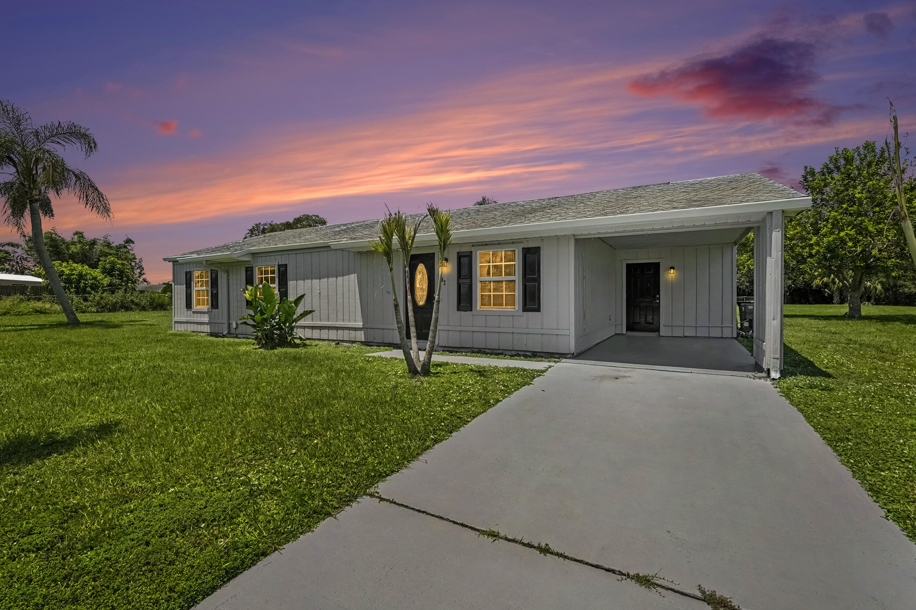 502 Ne Solida Circle Property Photo 2