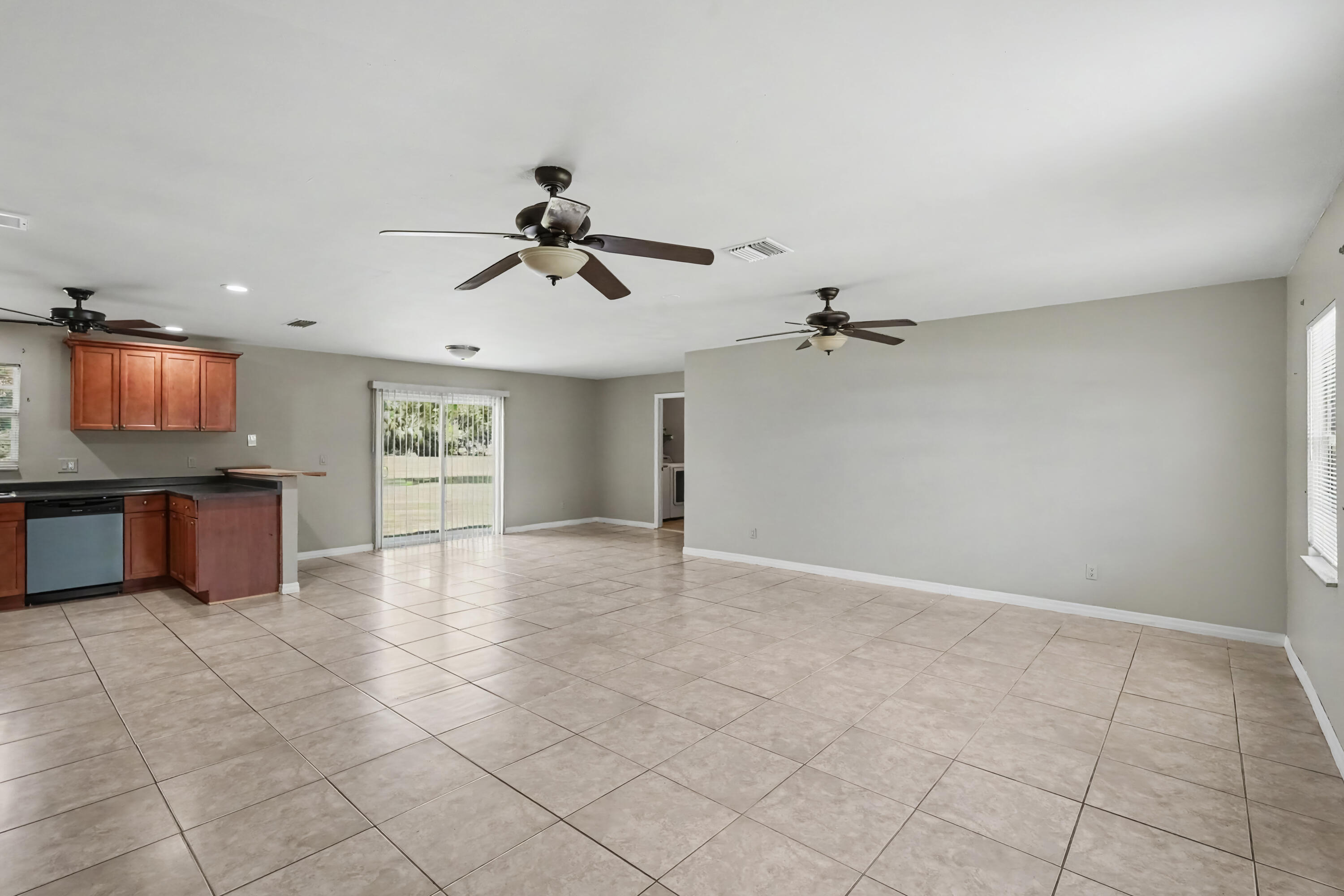502 Ne Solida Circle Property Photo 3