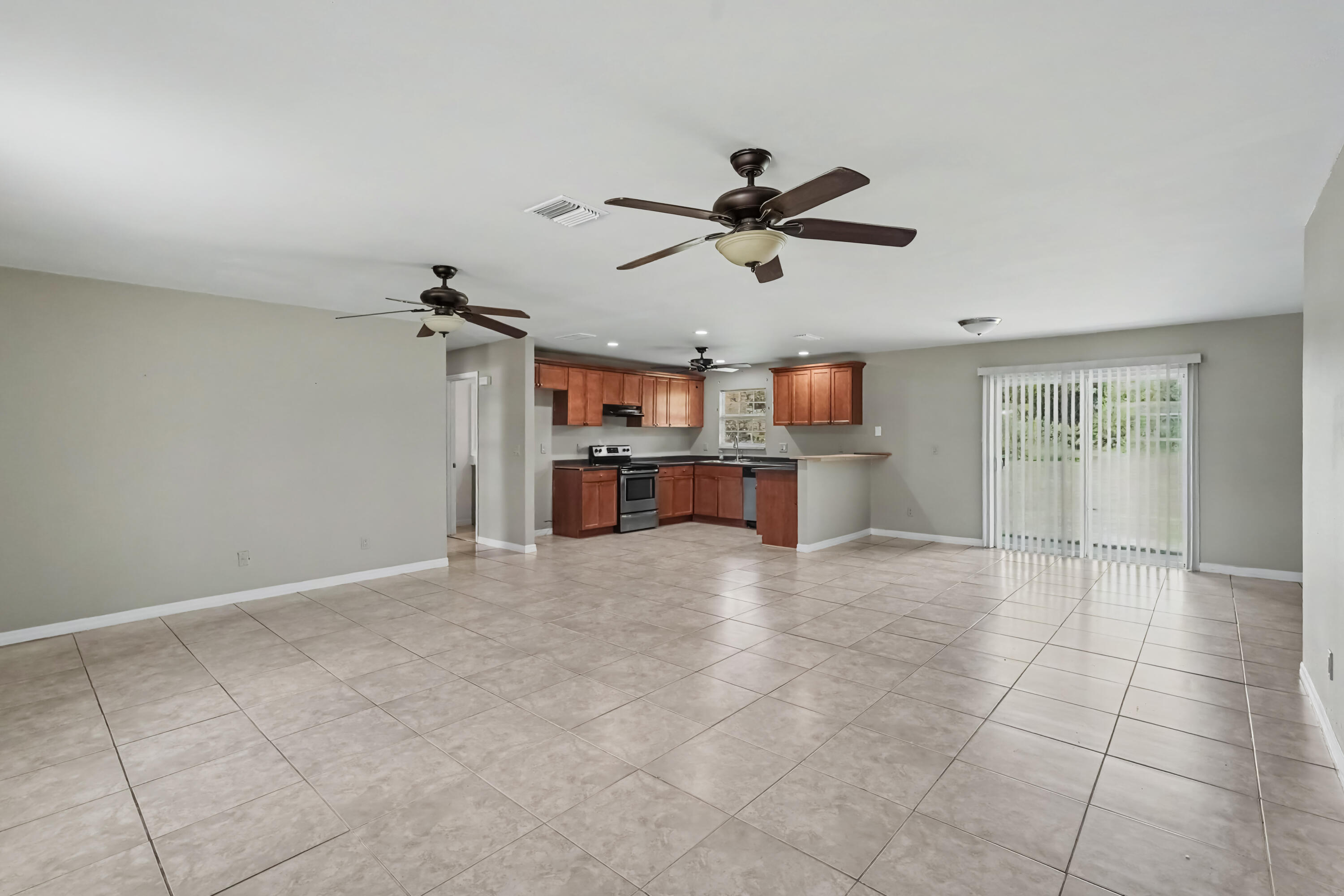 502 Ne Solida Circle Property Photo 4