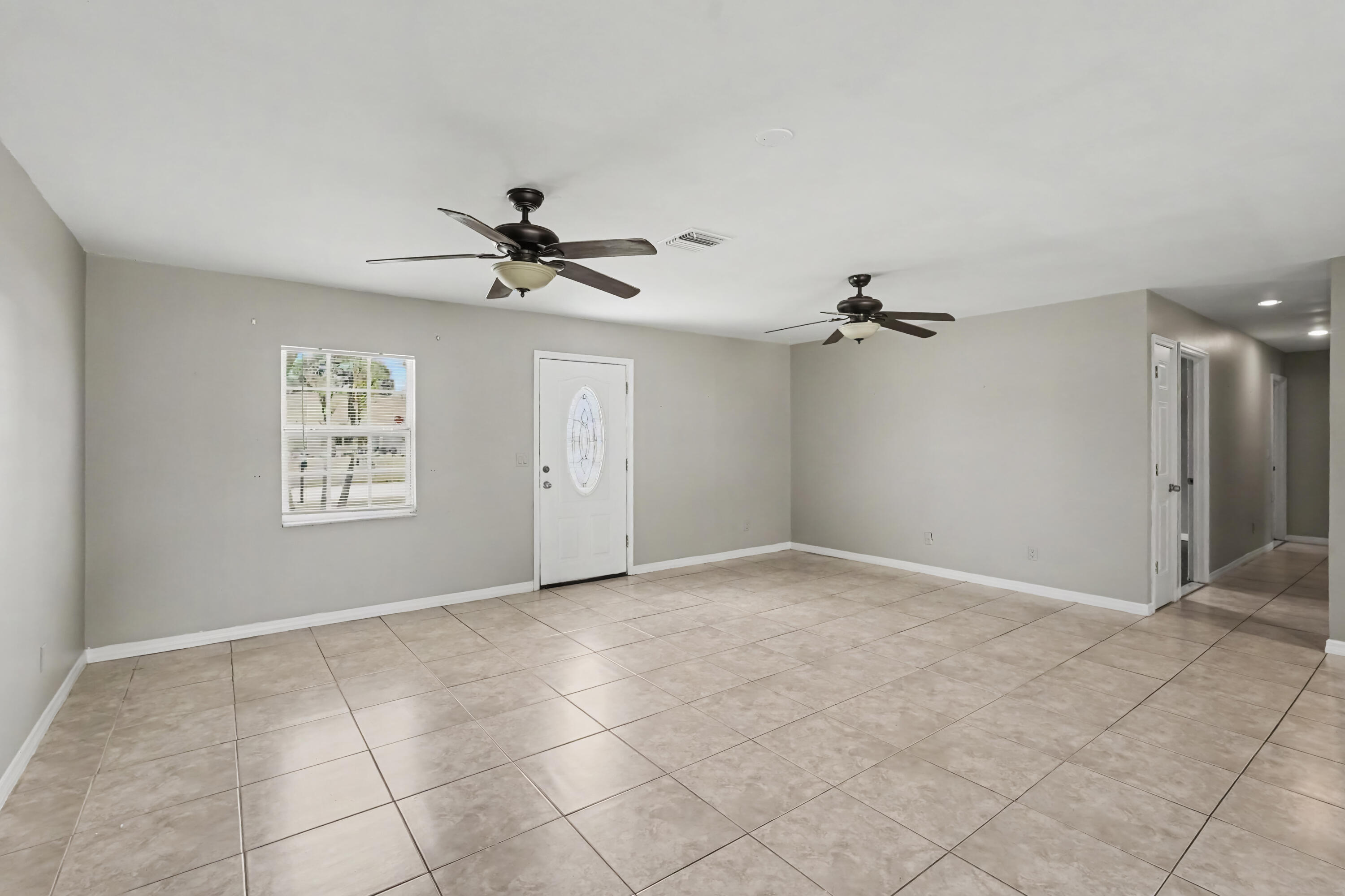 502 Ne Solida Circle Property Photo 5