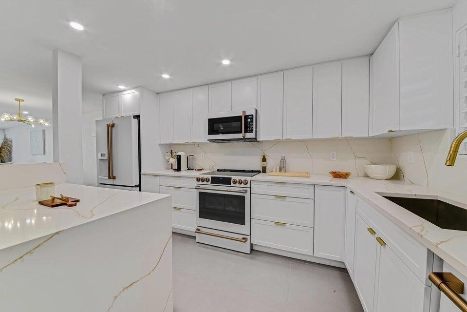 765 Jeffery Street 101 Property Photo 2