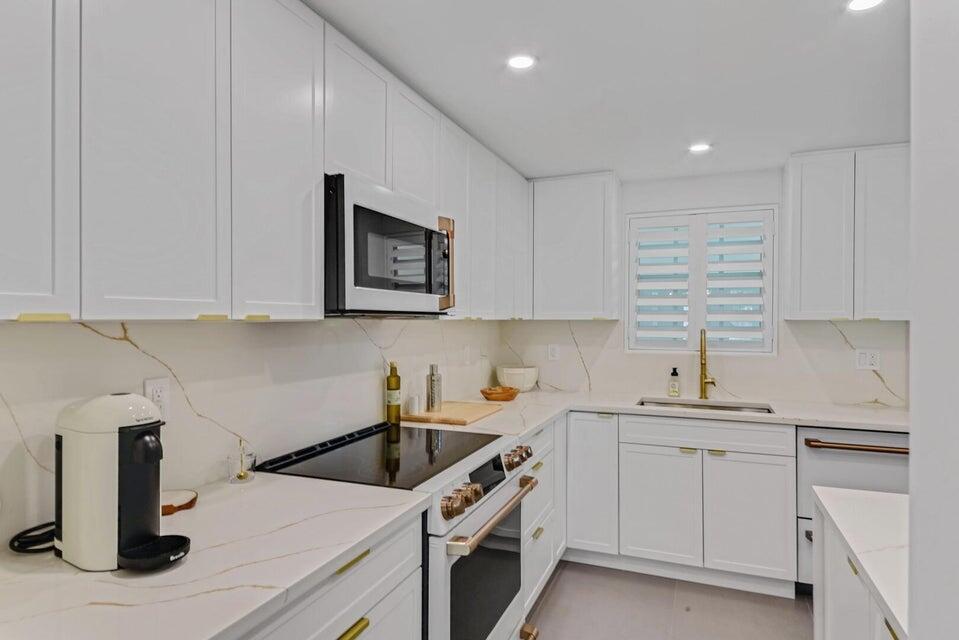 765 Jeffery Street 101 Property Photo 4