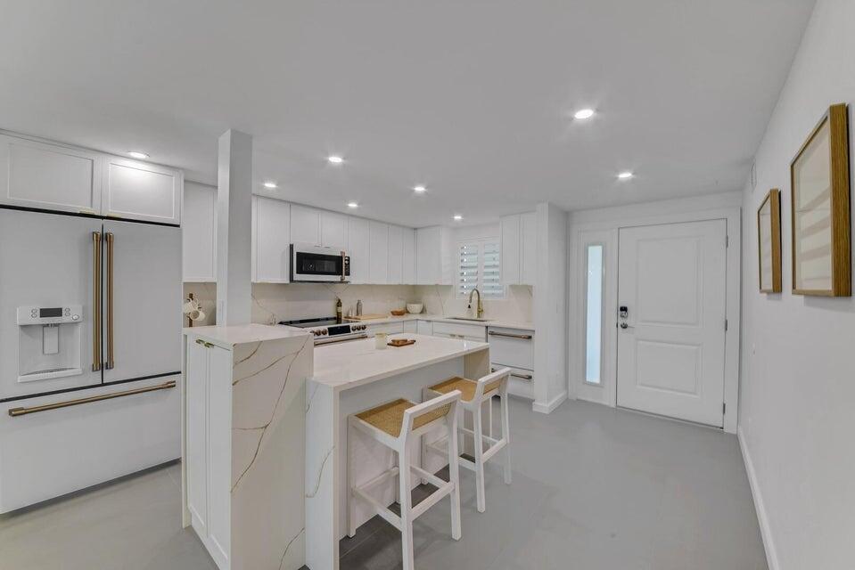 765 Jeffery Street 101 Property Photo 5