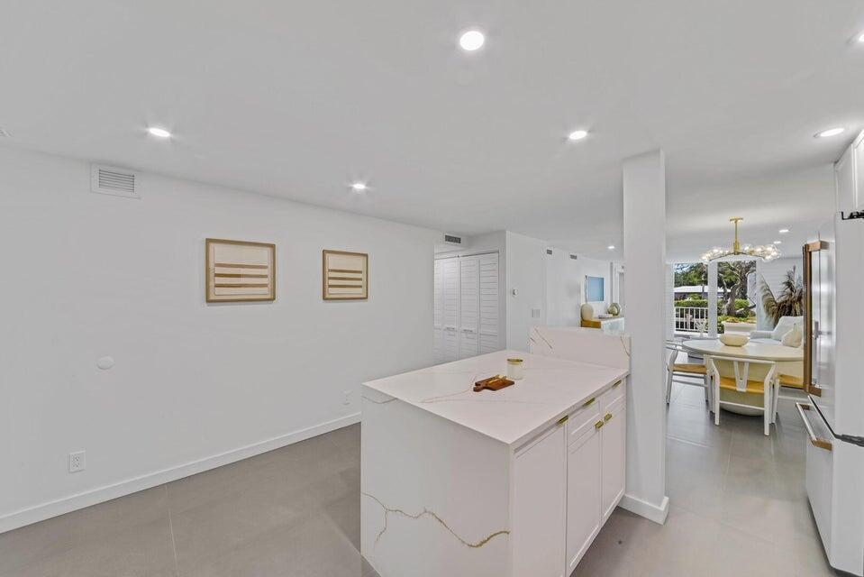 765 Jeffery Street 101 Property Photo 6