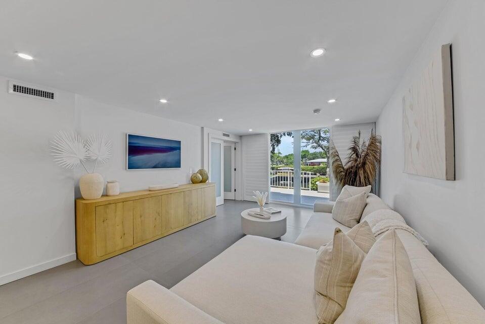 765 Jeffery Street 101 Property Photo 11