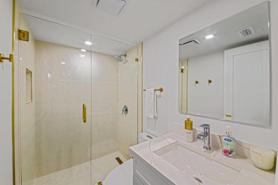 765 Jeffery Street 101 Property Photo 20