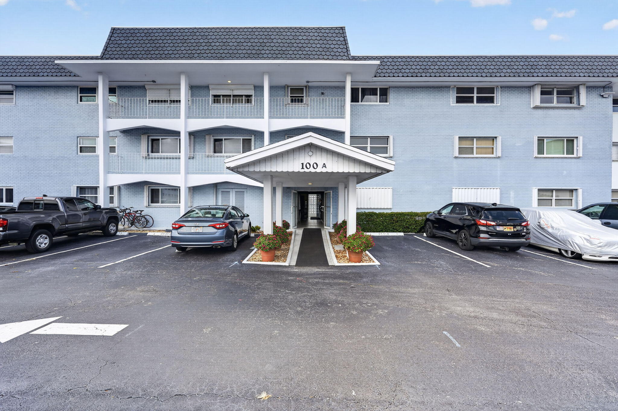100 SHORE Court 311 Property Photo 1