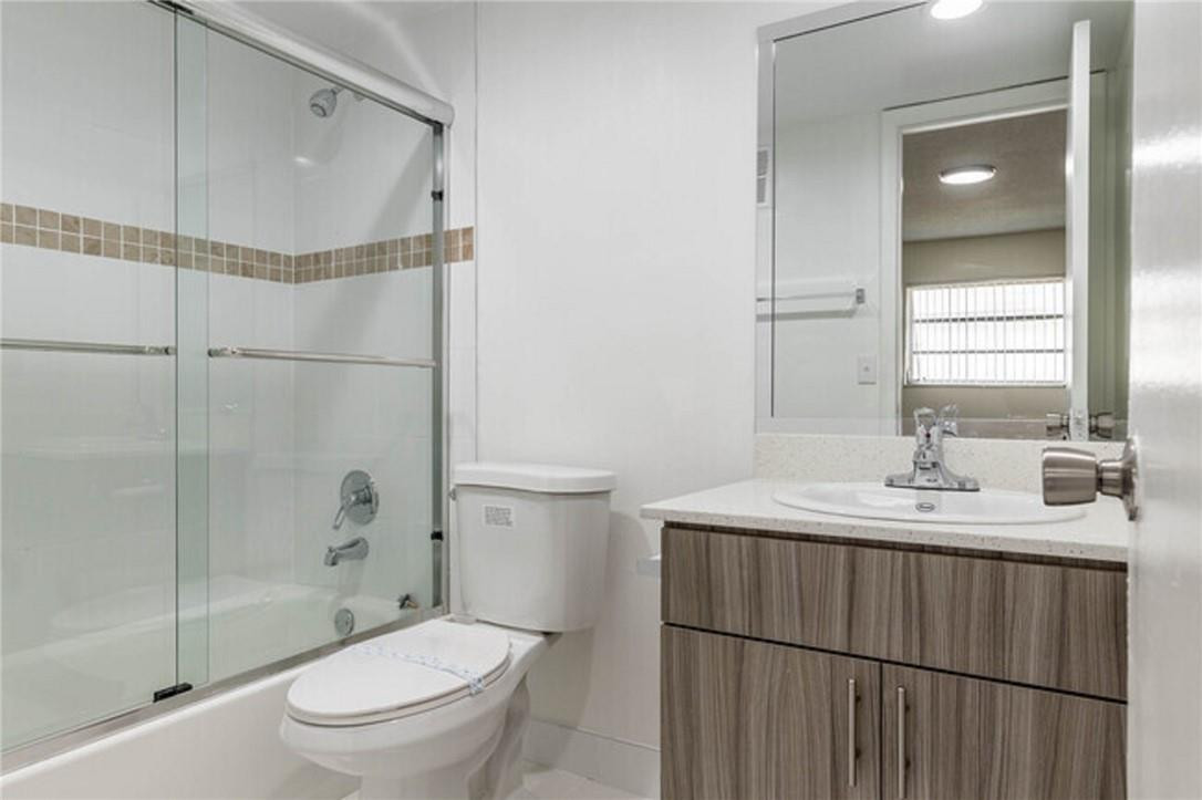401 Nw 34 Street 86-105 Property Photo 5