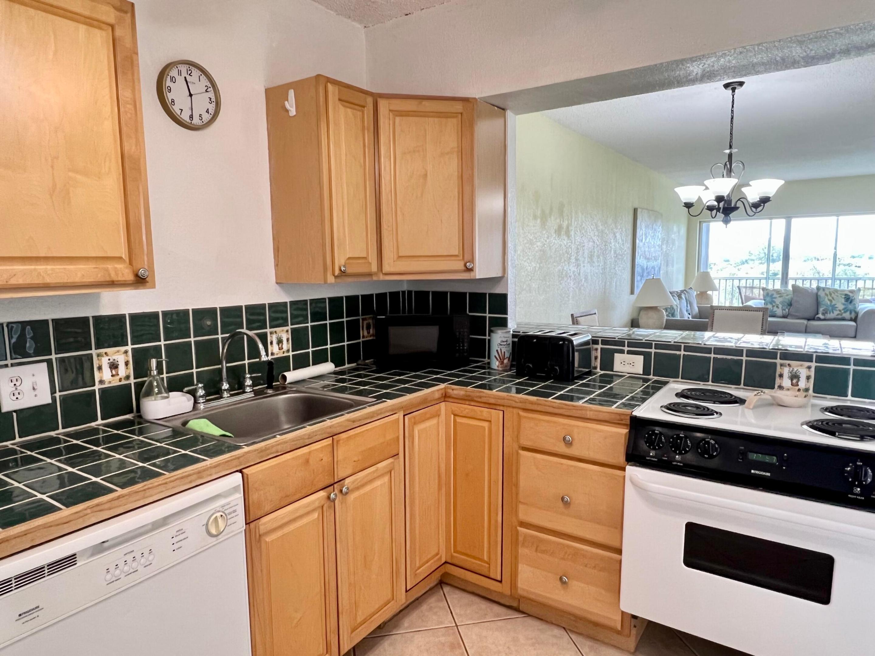 3000 N Palm Aire Drive 603 Property Photo 13
