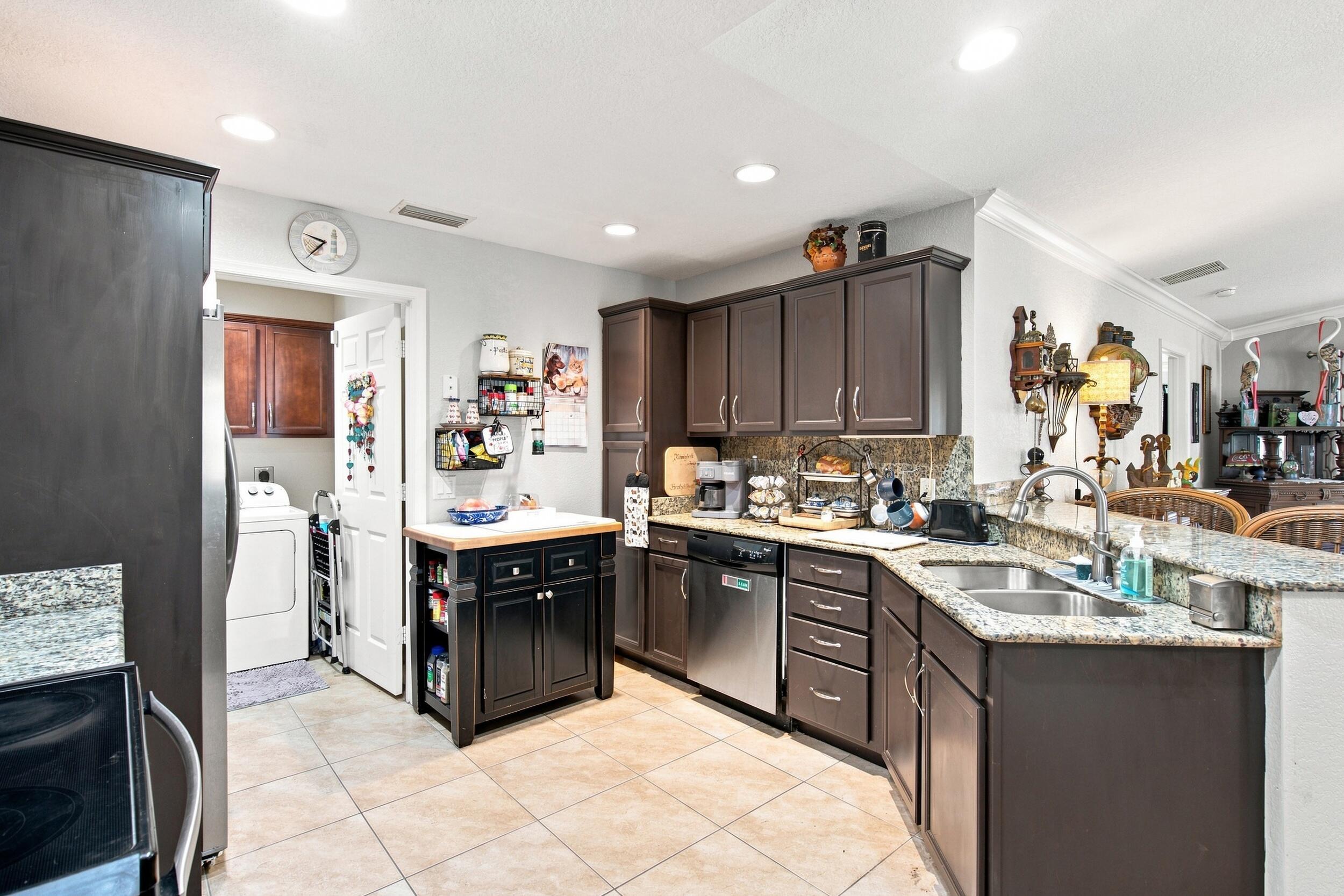 82 Mediterranean Boulevard E Property Photo 6