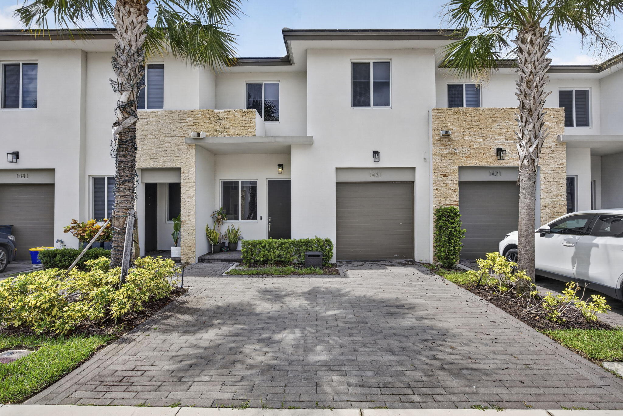 1431 PIONEER Way Property Photo 1