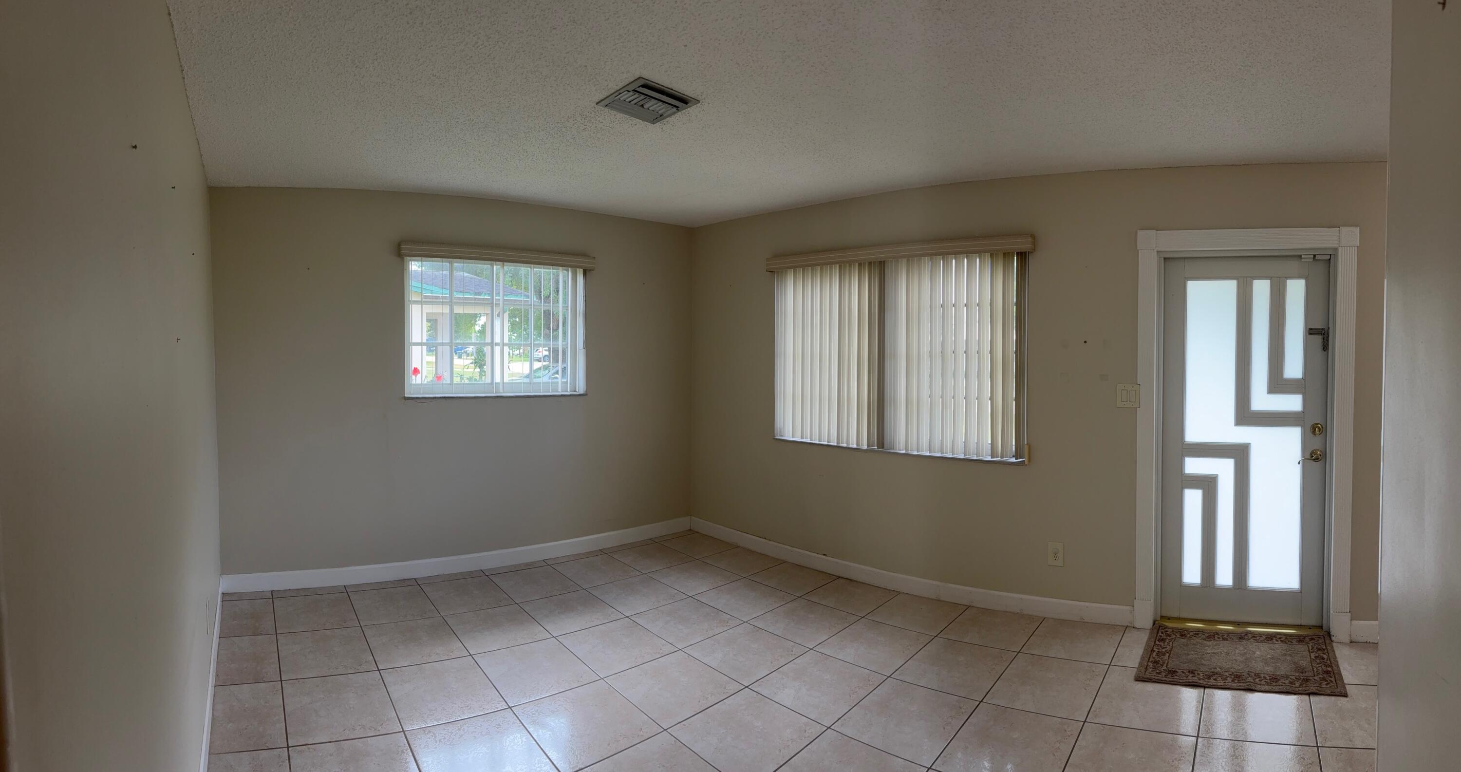 1117 Ne 23rd Street Property Photo 4