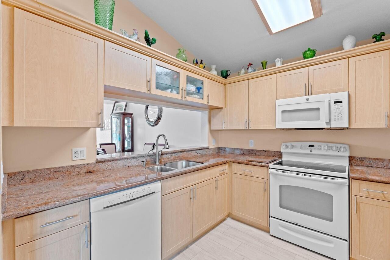 8486 Heather Place Property Photo 6