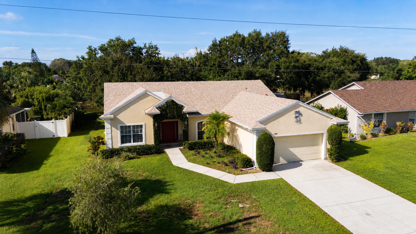 610 Sw College Park Road Property Photo 1