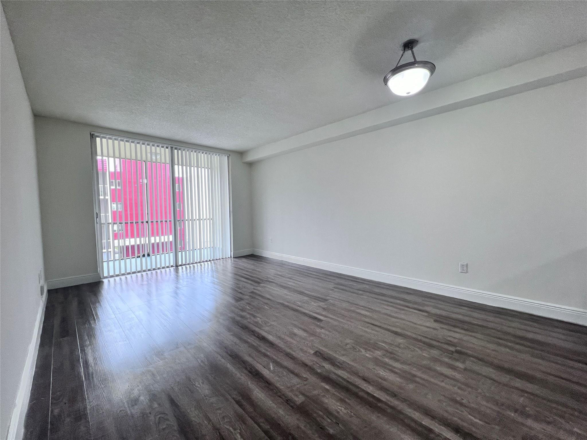1196 Nw 40th Avenue 94-404 Property Photo 2