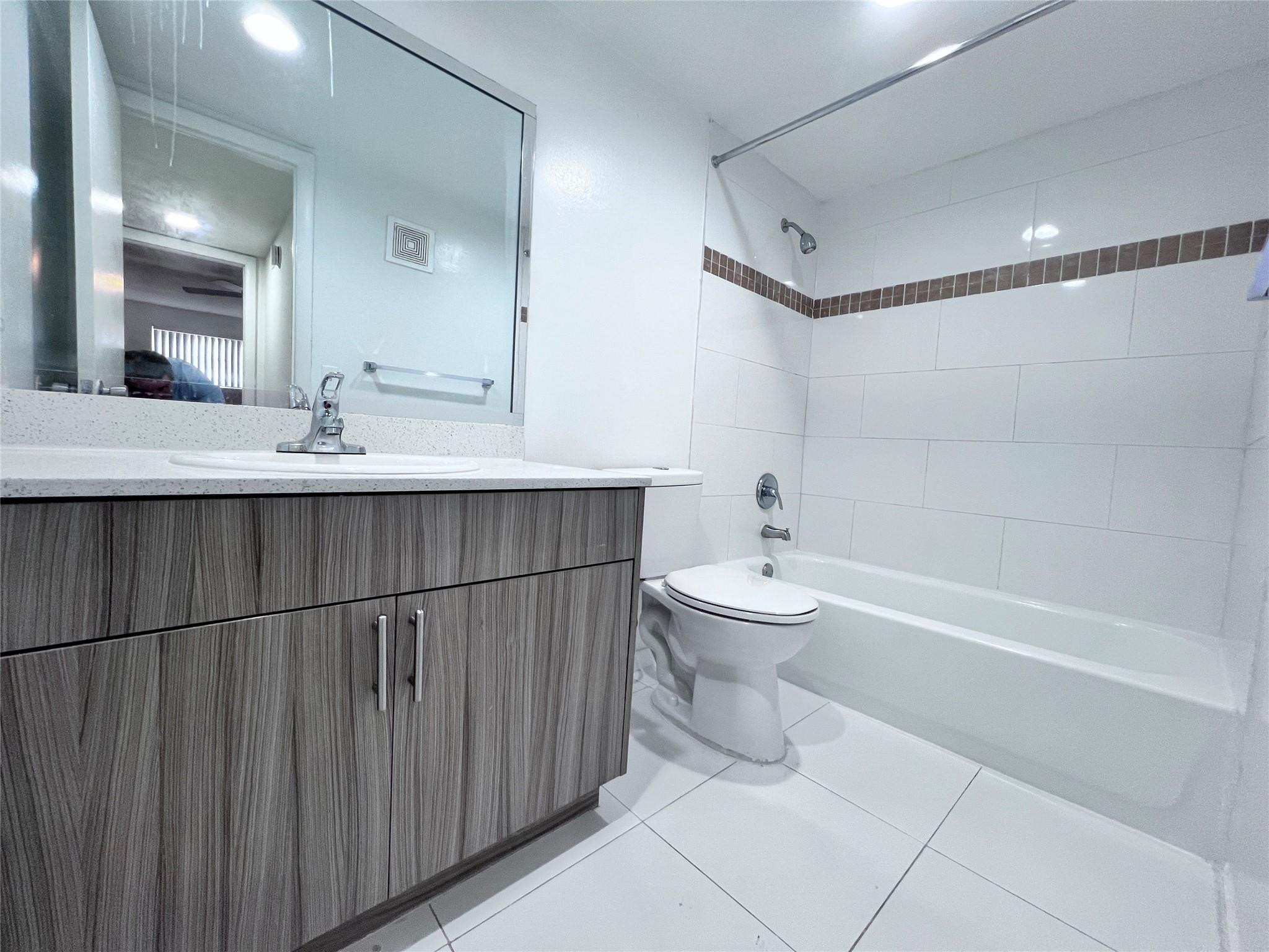 1196 Nw 40th Avenue 94-404 Property Photo 6