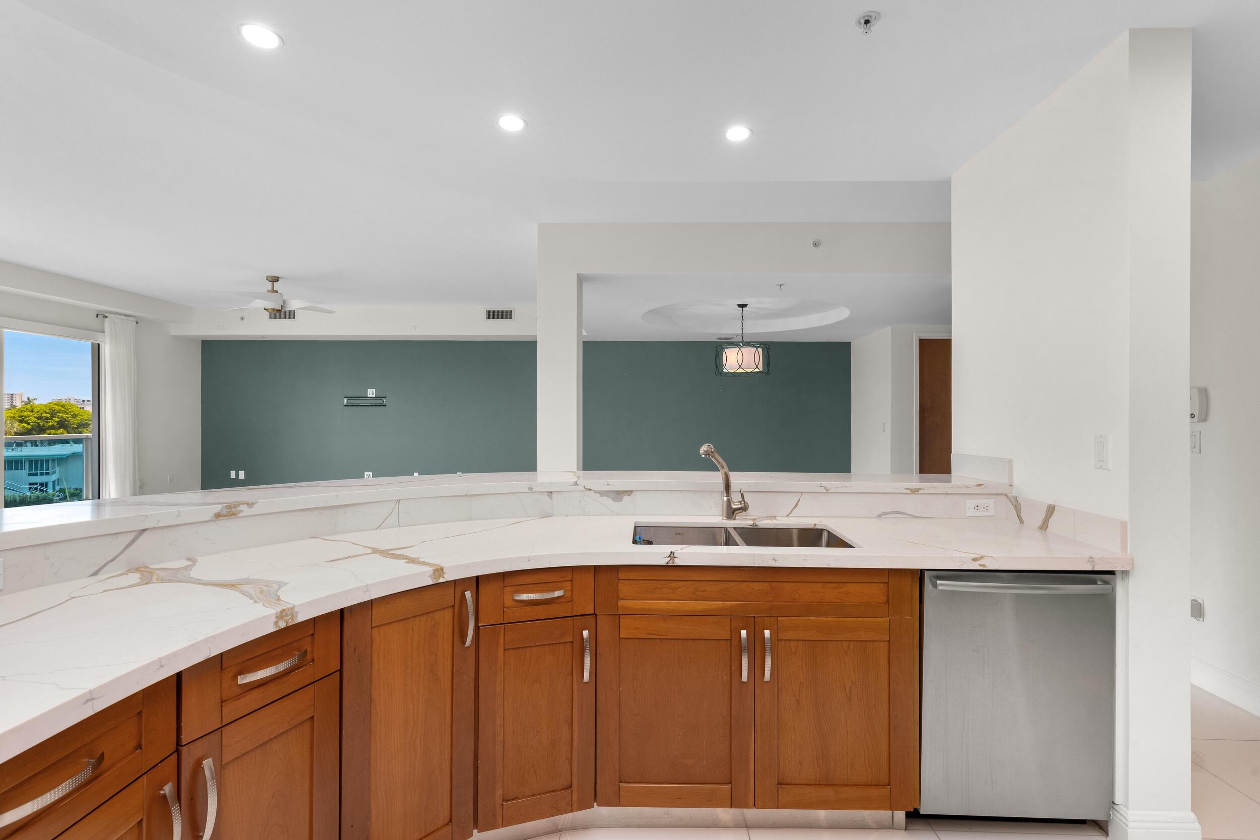 516 Hendricks Isle 4a Property Photo 19