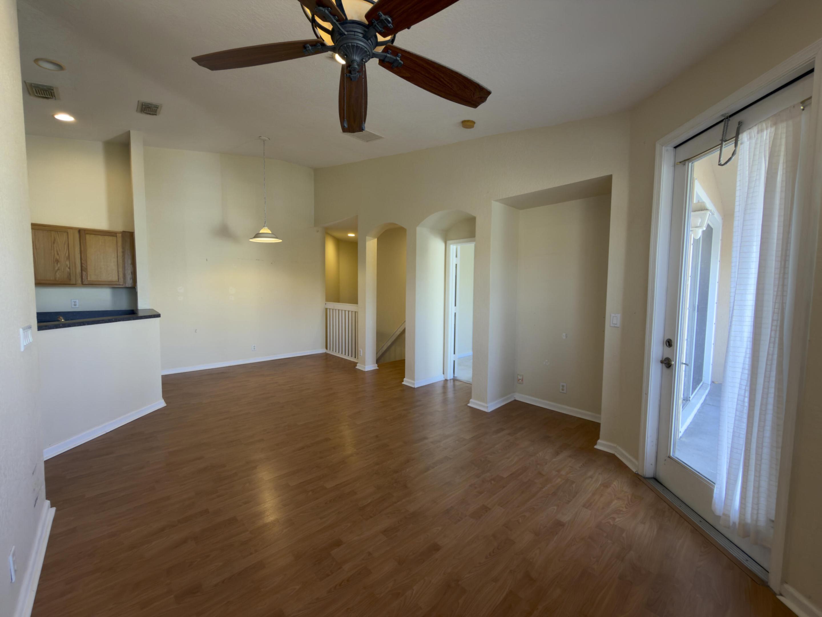 1712 Carvelle Drive Property Photo 2