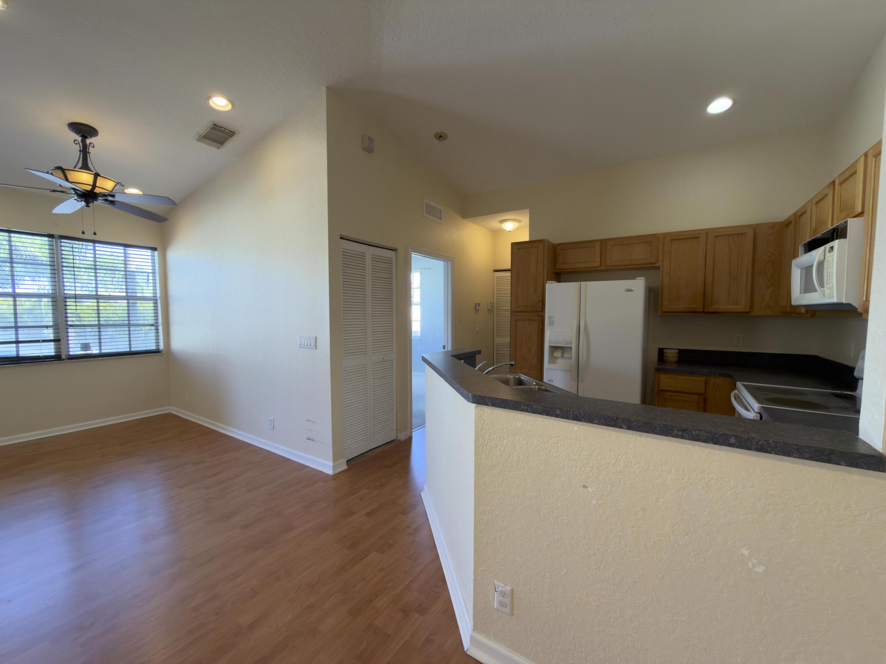 1712 Carvelle Drive Property Photo 3
