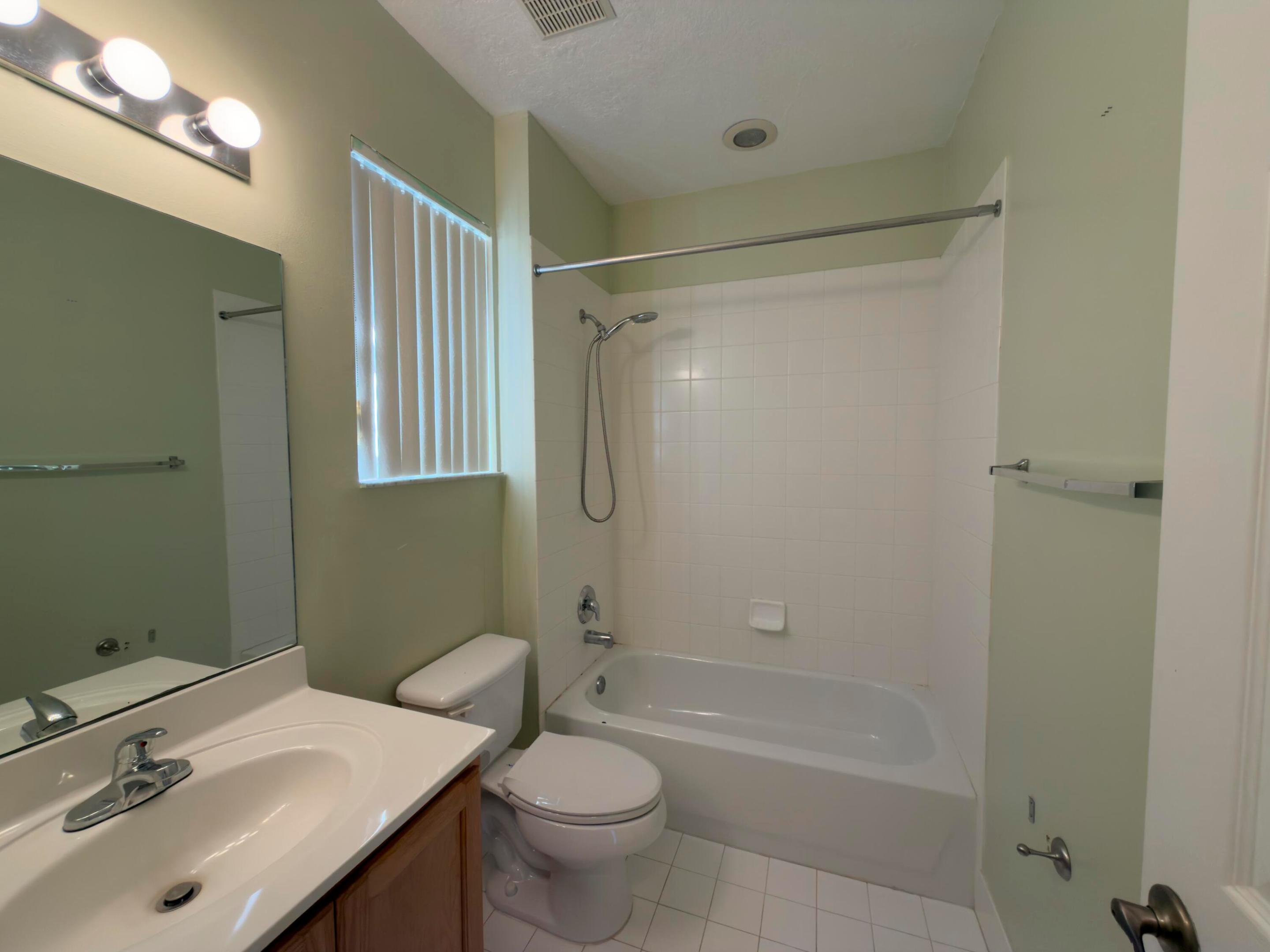 1712 Carvelle Drive Property Photo 7