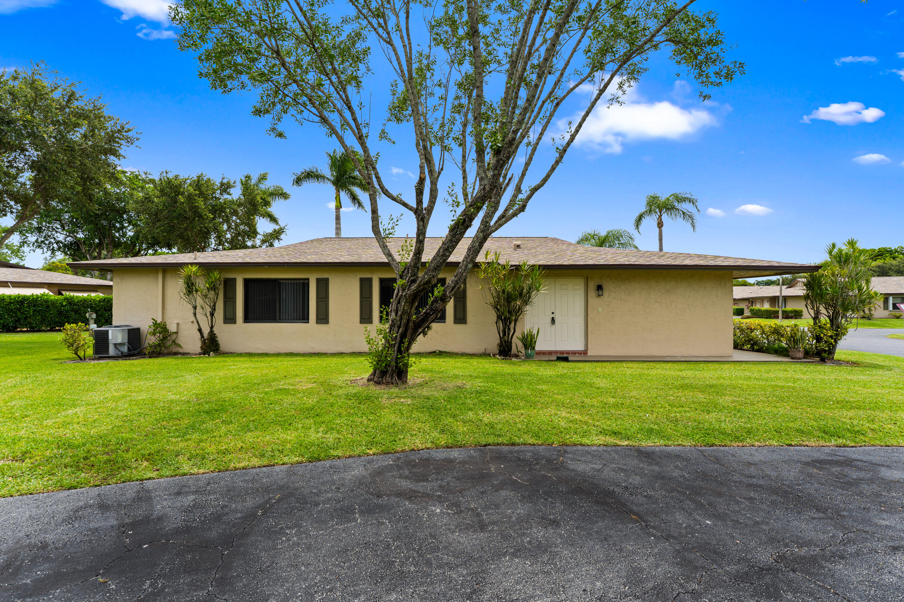 1634 Palmland Drive Property Photo 1