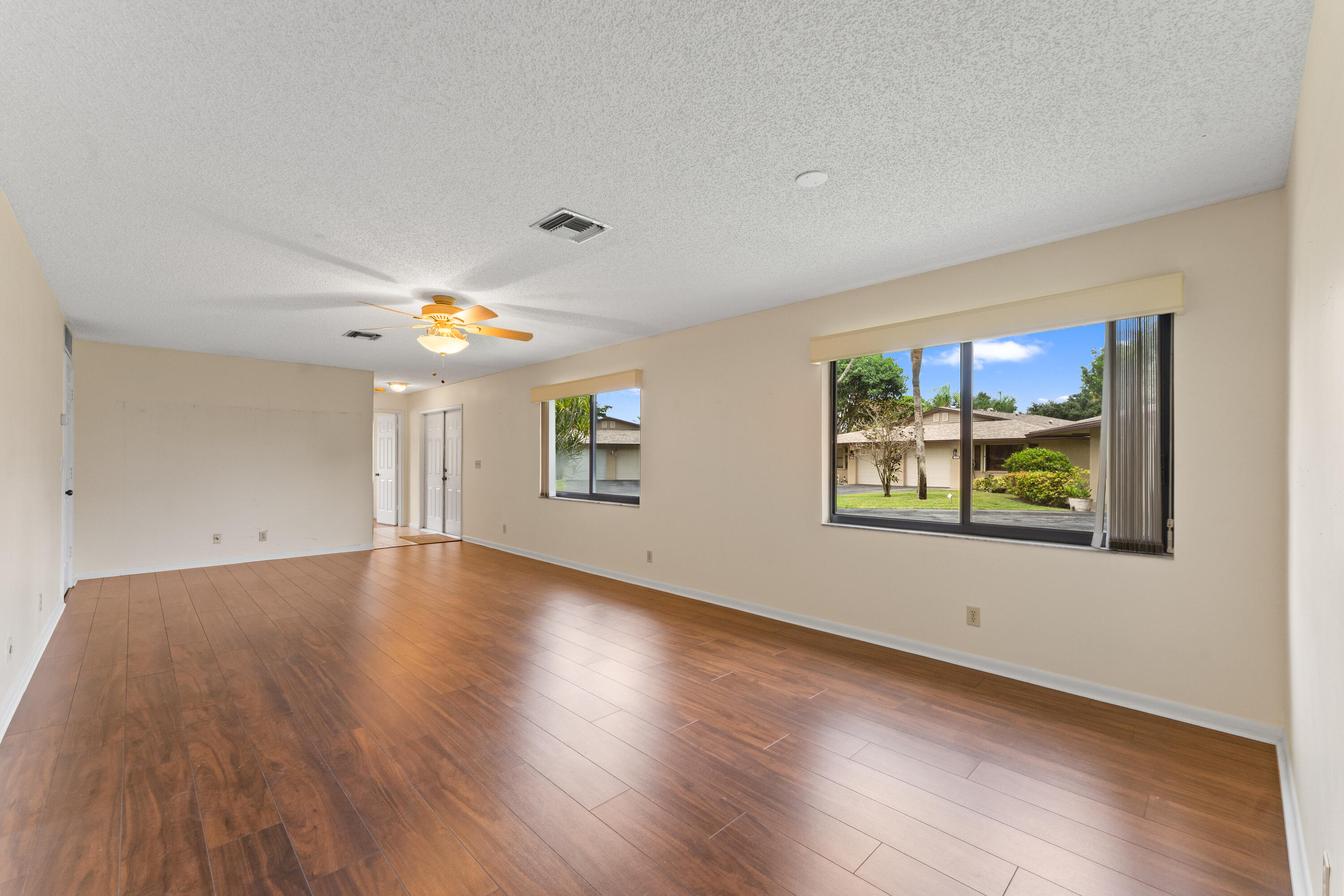 1634 Palmland Drive Property Photo 3