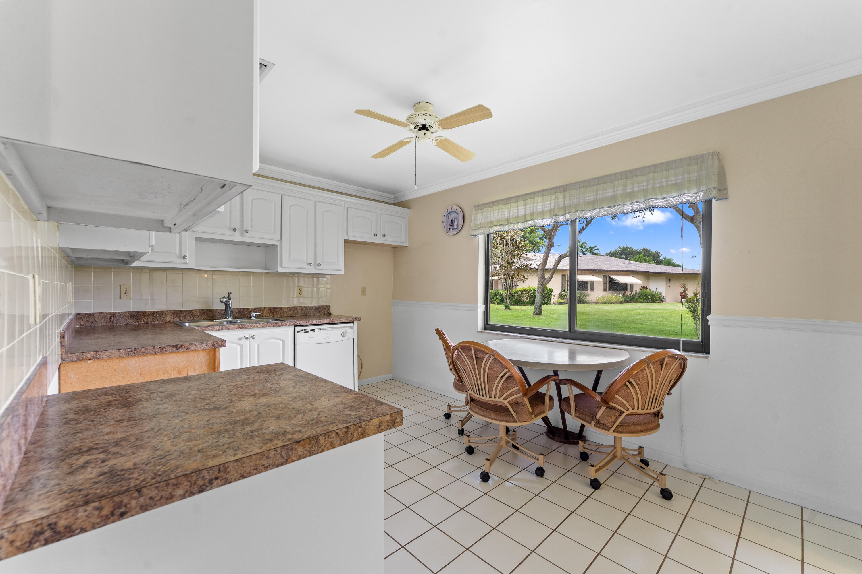 1634 Palmland Drive Property Photo 5