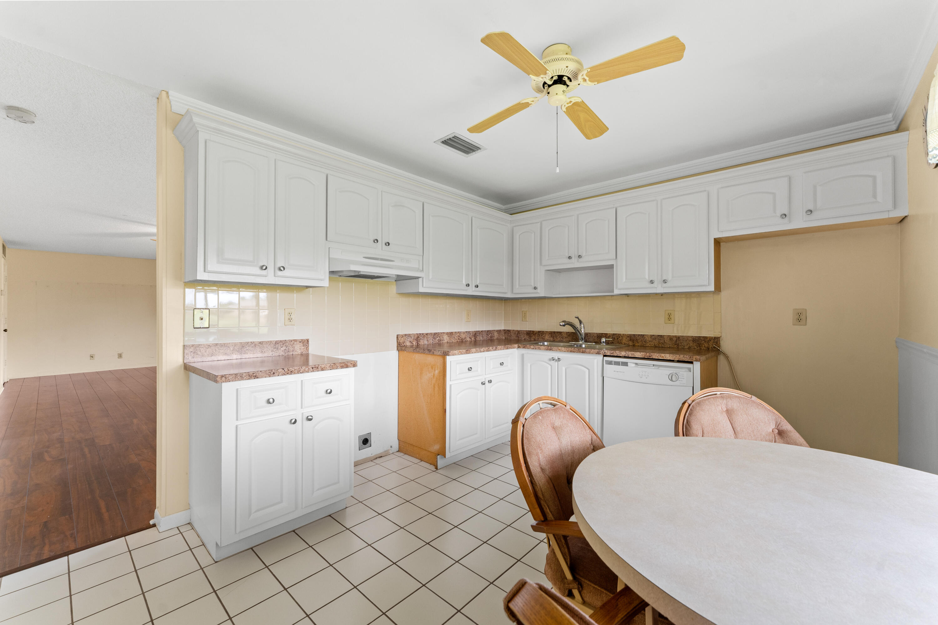 1634 Palmland Drive Property Photo 6