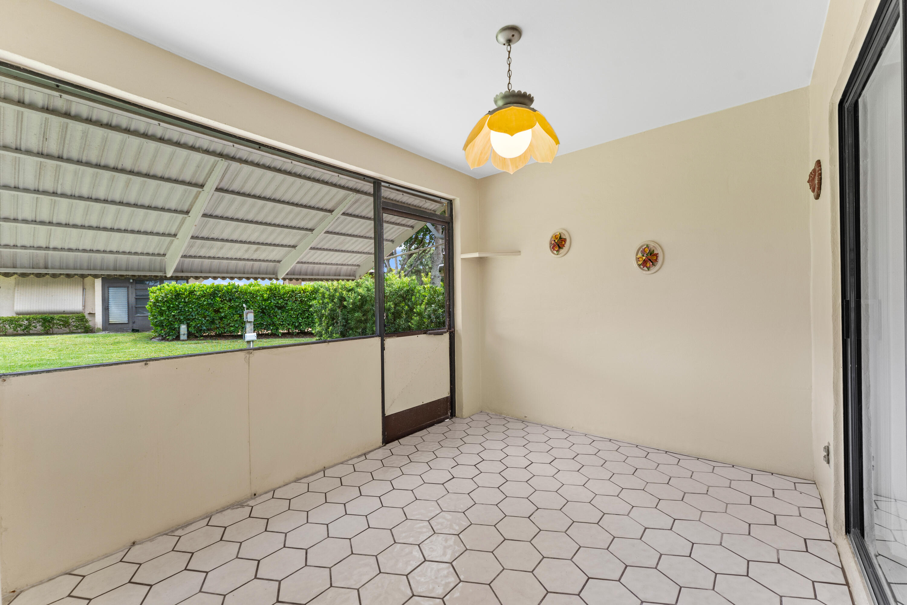 1634 Palmland Drive Property Photo 14