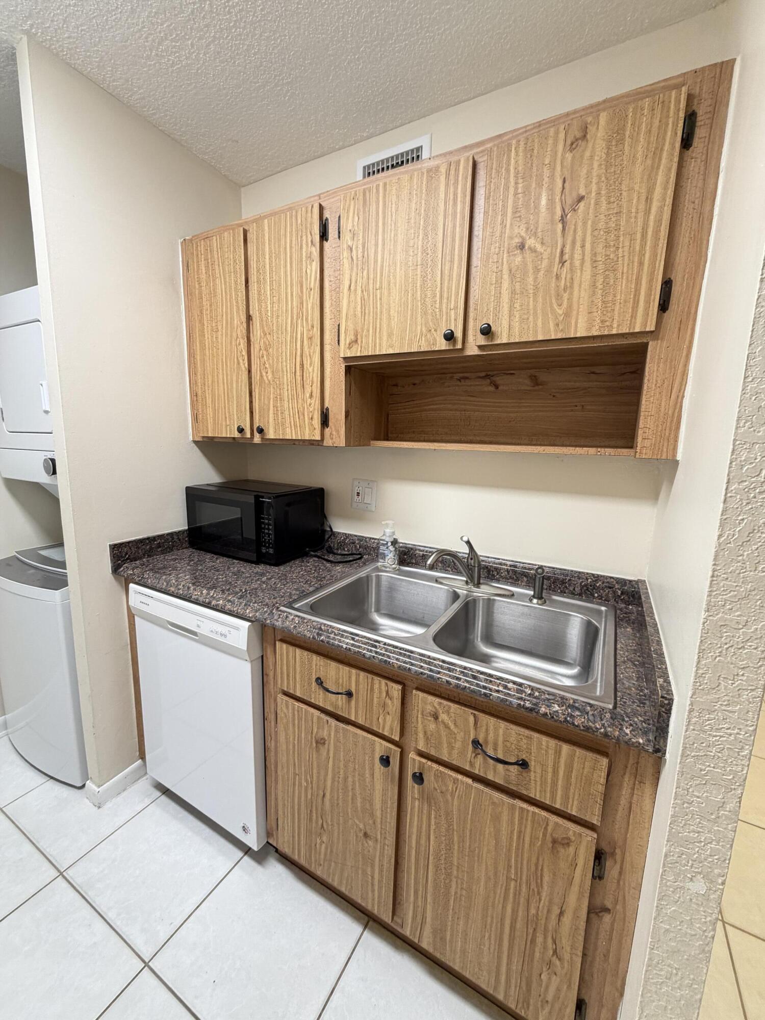 9980 Twin Lakes Drive 35-c Property Photo 3