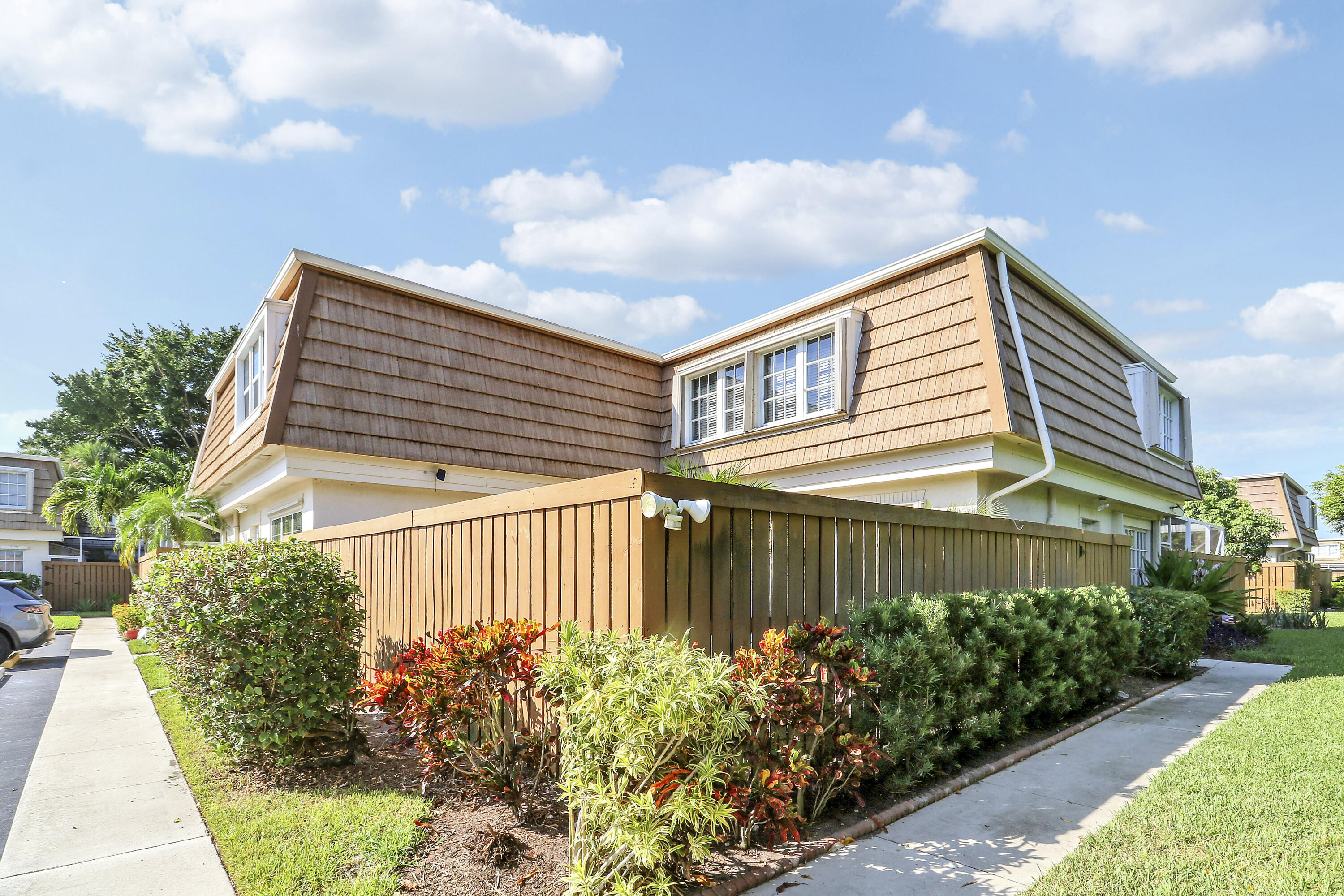 4348 HAZEL Avenue D Property Photo 1